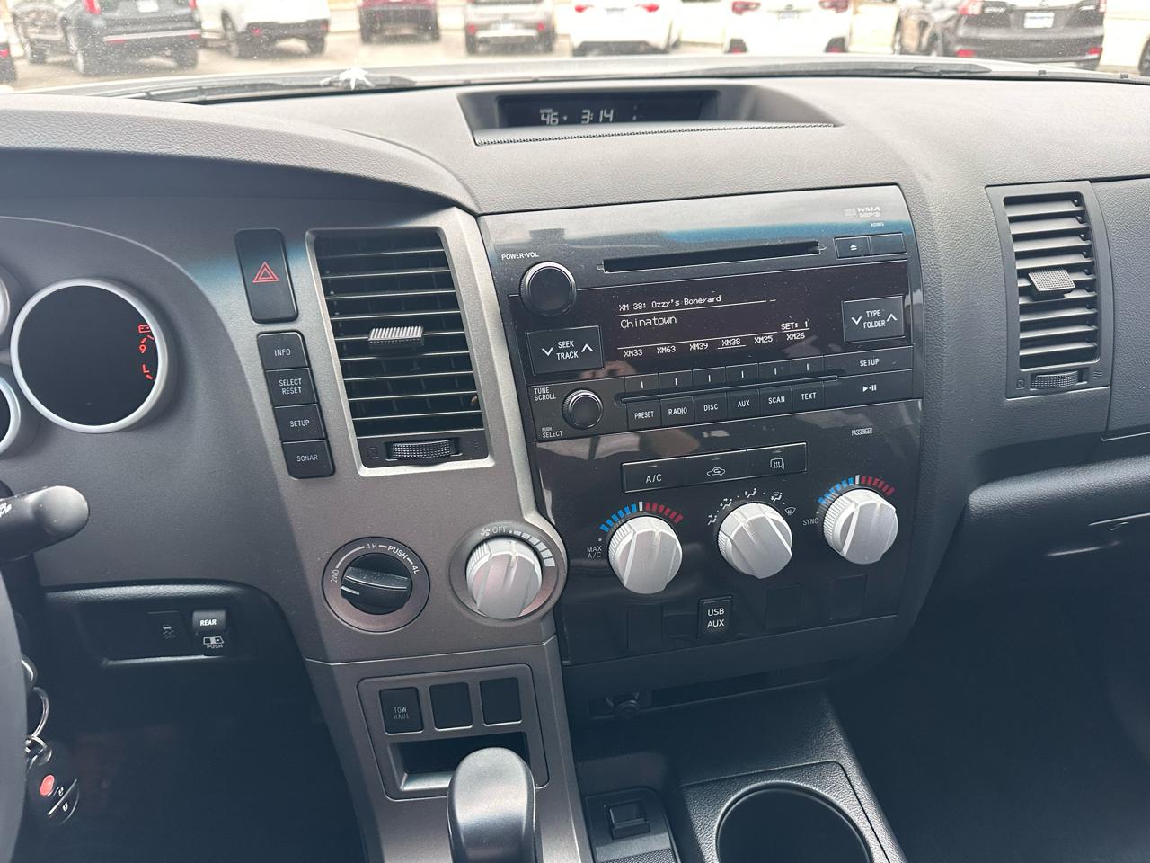 Toyota Tundra 4WD Truck  2010