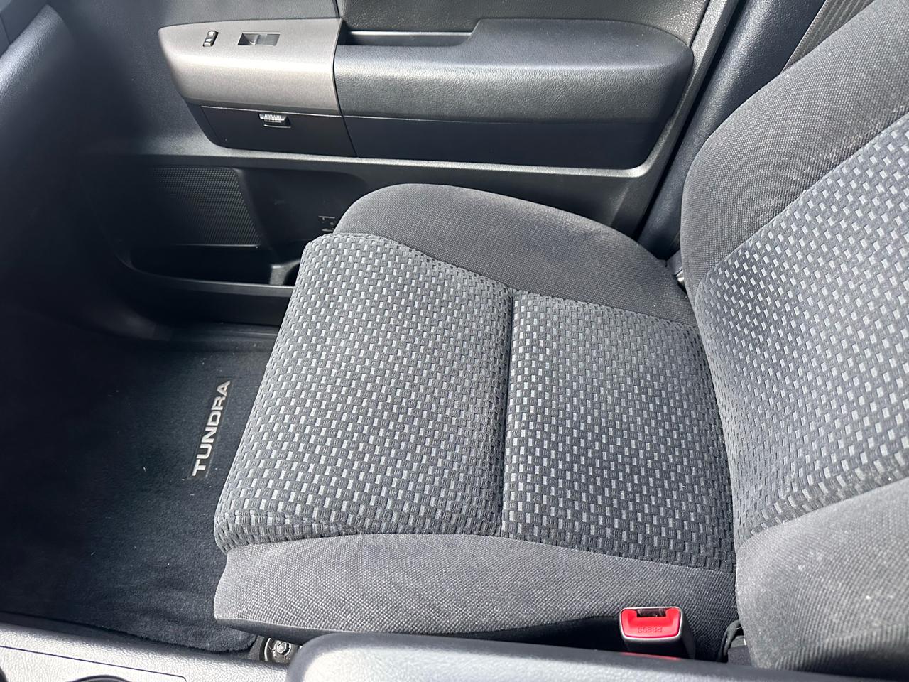 Toyota Tundra 4WD Truck  2010