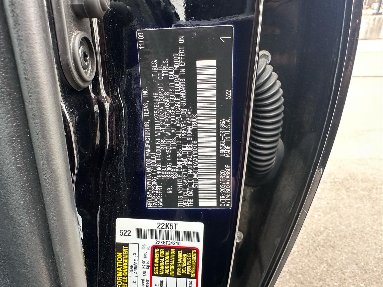 Toyota Tundra 4WD Truck  2010