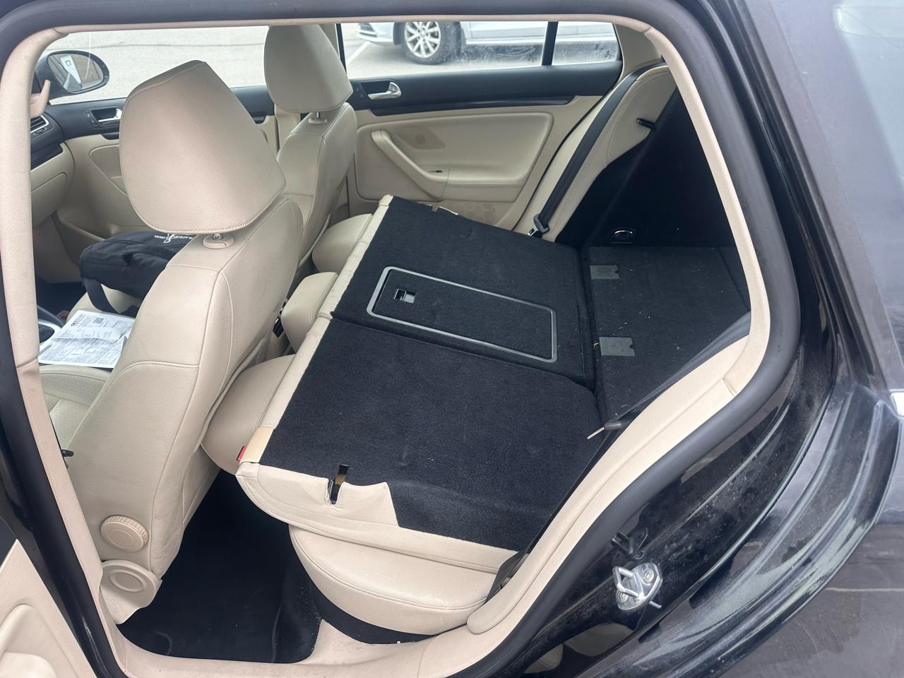 Volkswagen Jetta SportWagen 4dr DSG TDI 2011