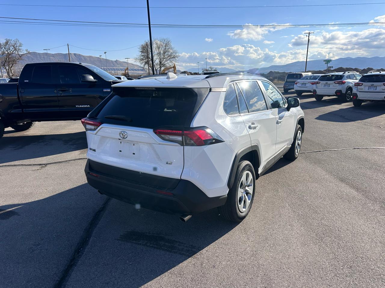 Toyota RAV4 LE FWD (Natl) 2019