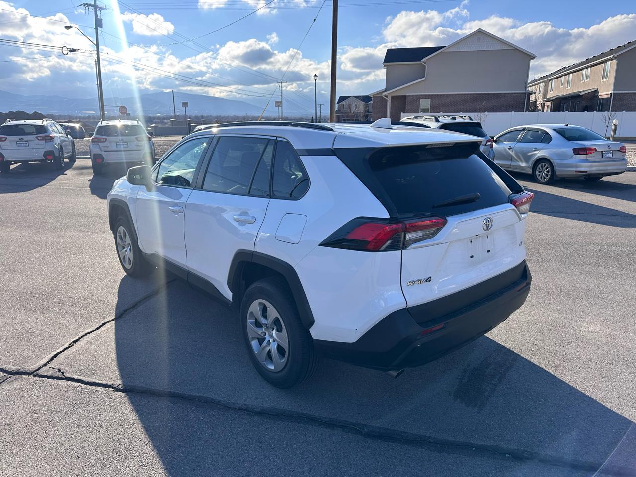 Toyota RAV4 LE FWD (Natl) 2019