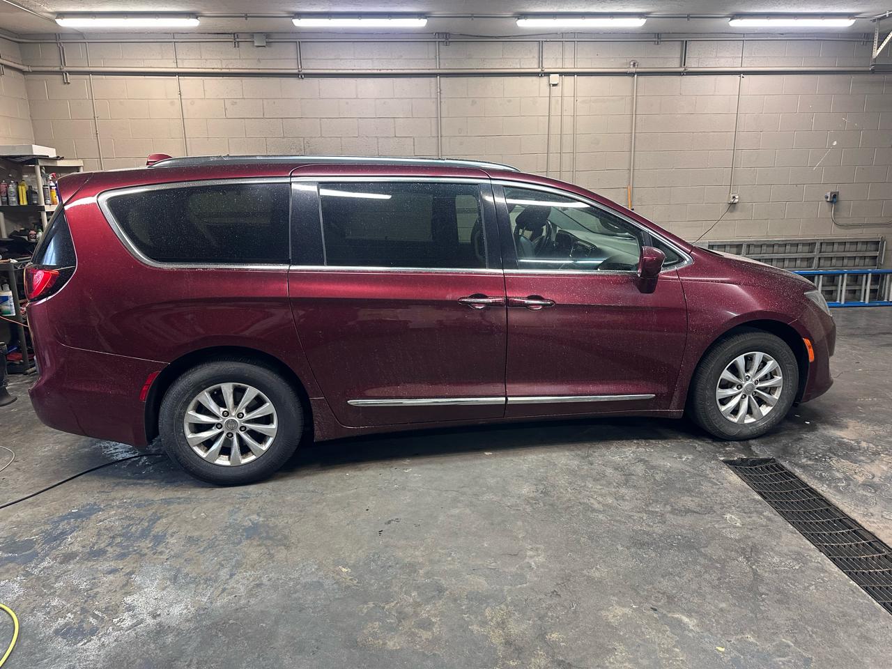Chrysler Pacifica Touring L FWD 2018