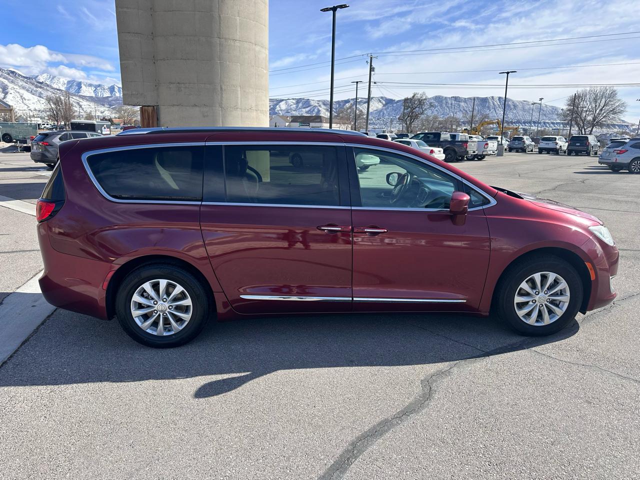 Chrysler Pacifica Touring L FWD 2018