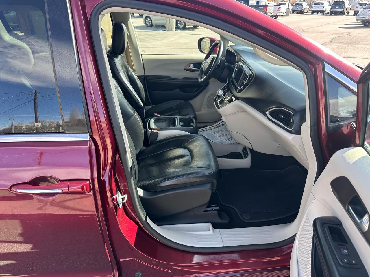 Chrysler Pacifica Touring L FWD 2018