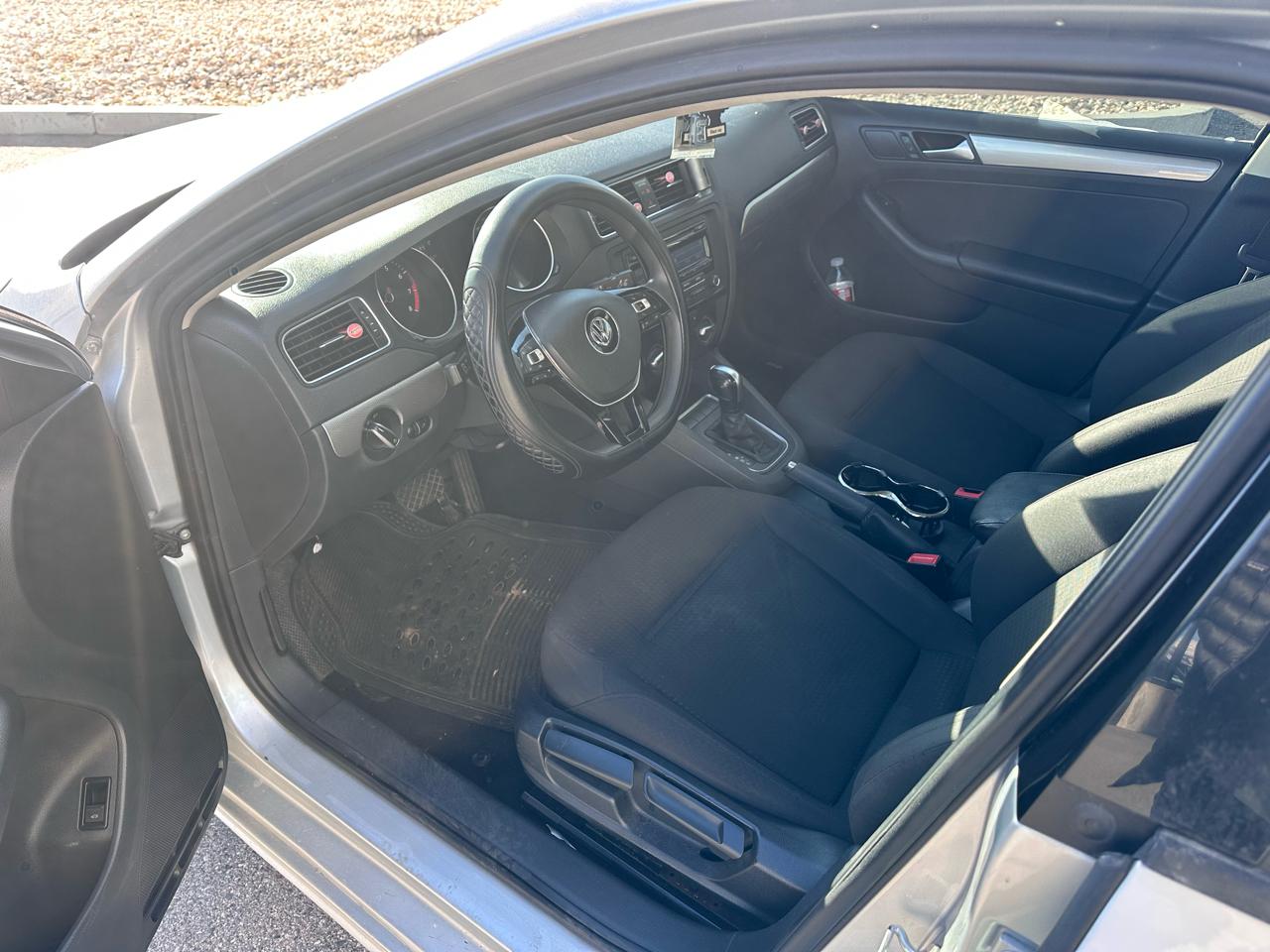 Volkswagen Jetta Sedan 4dr Auto 1.8T SE PZEV 2015