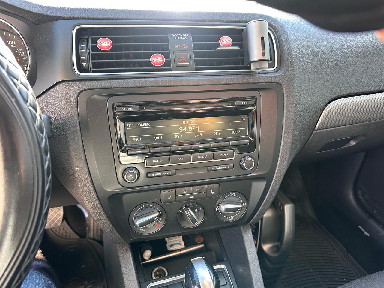 Volkswagen Jetta Sedan 4dr Auto 1.8T SE PZEV 2015