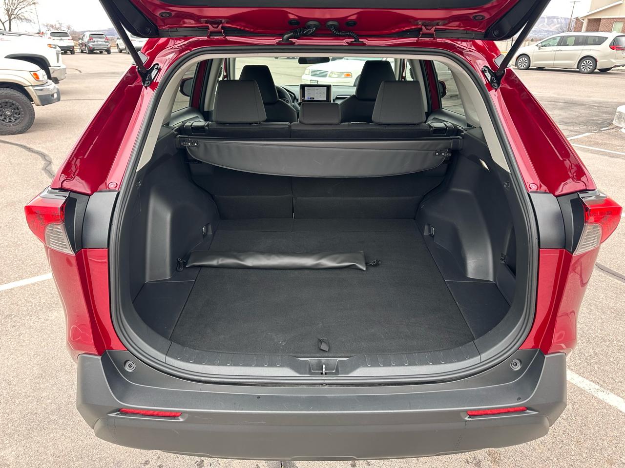 Toyota RAV4 XLE AWD (Natl) 2025