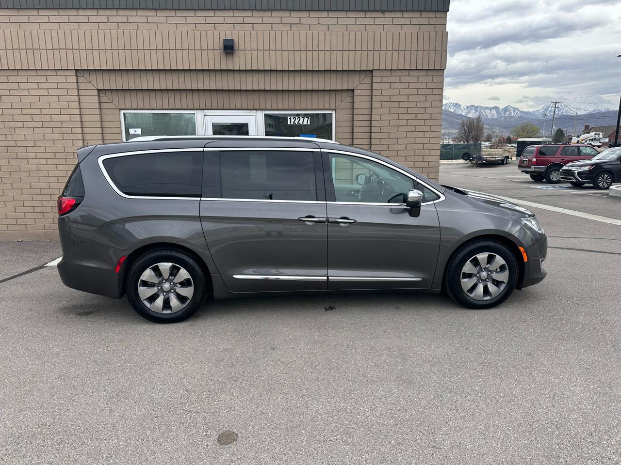 Chrysler Pacifica Hybrid Limited FWD 2018