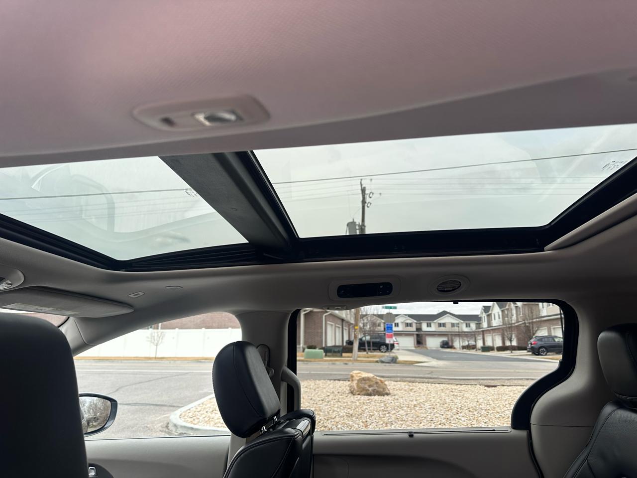 Chrysler Pacifica Hybrid Limited FWD 2018