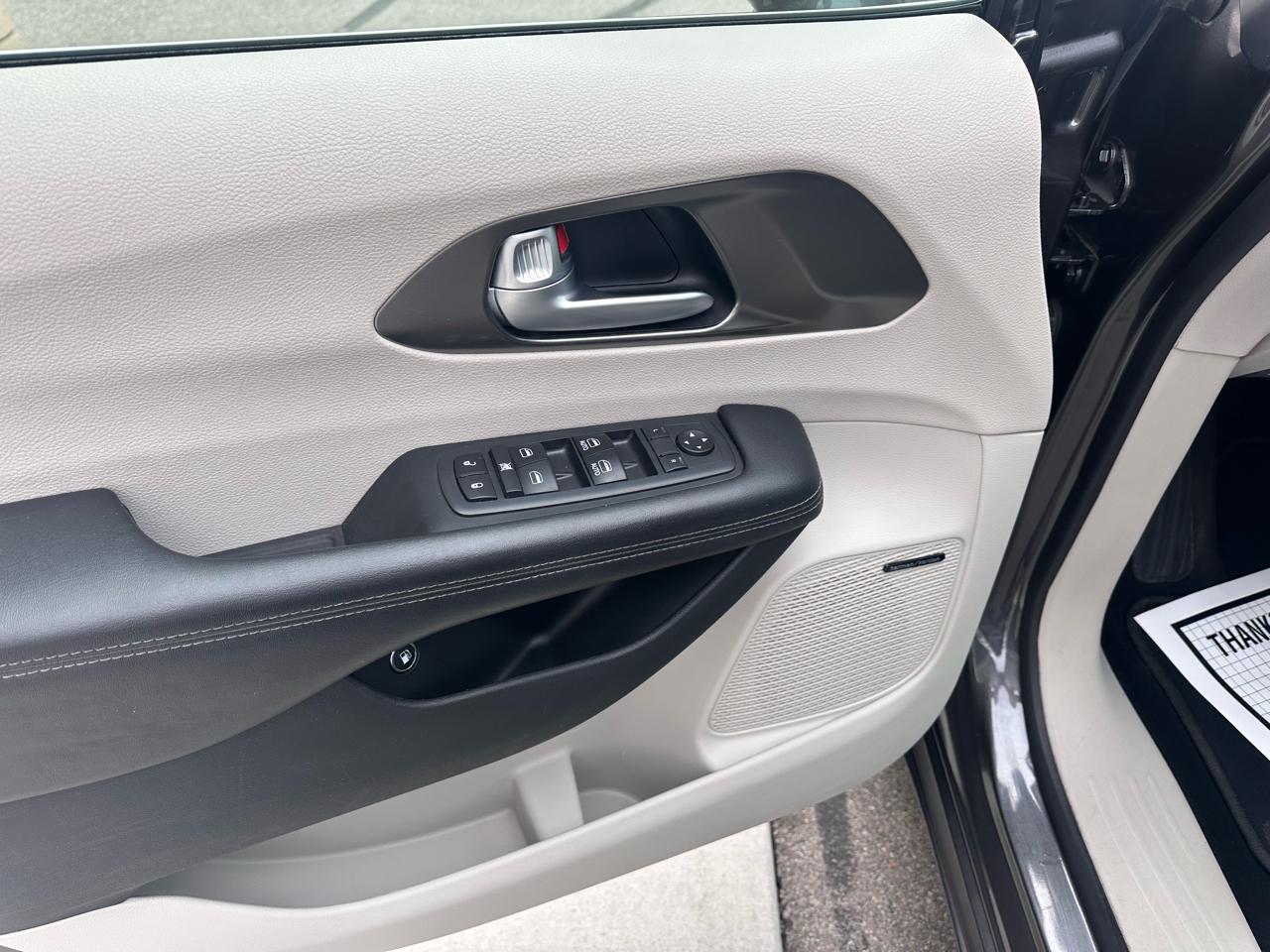 Chrysler Pacifica Hybrid Limited FWD 2018