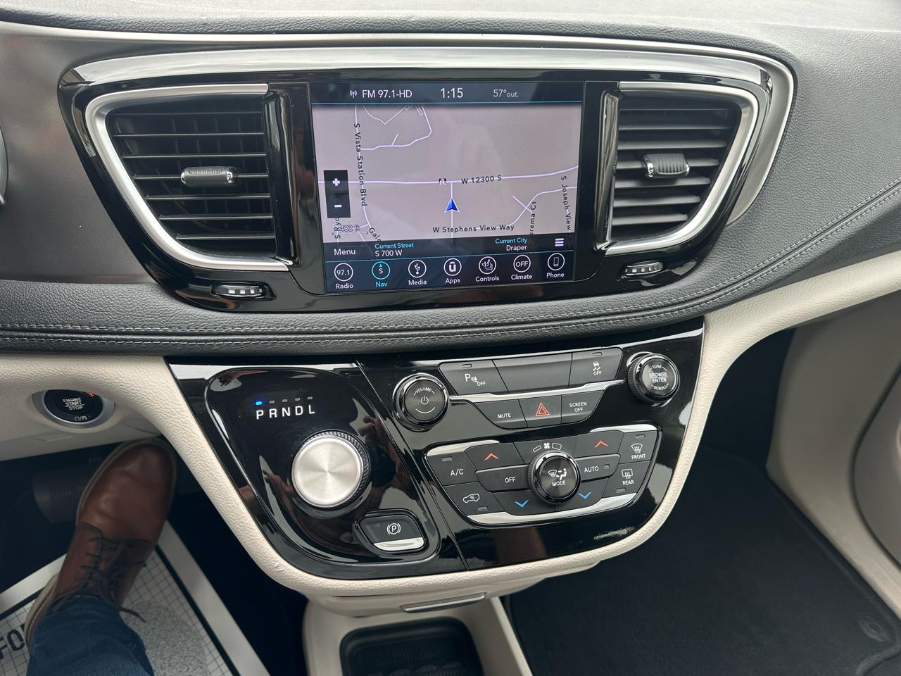 Chrysler Pacifica Hybrid Limited FWD 2018