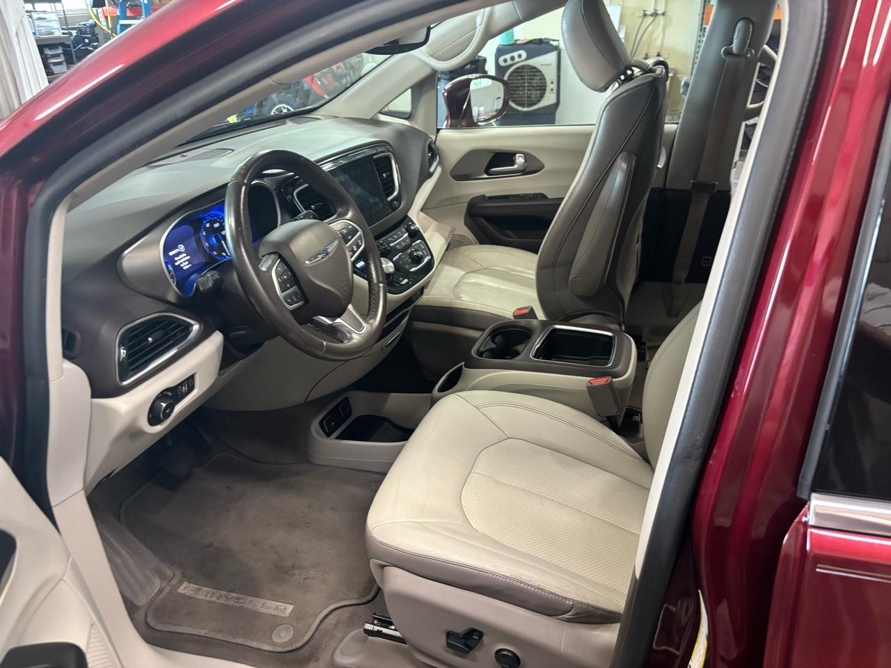 Chrysler Pacifica Touring-L Plus FWD 2017