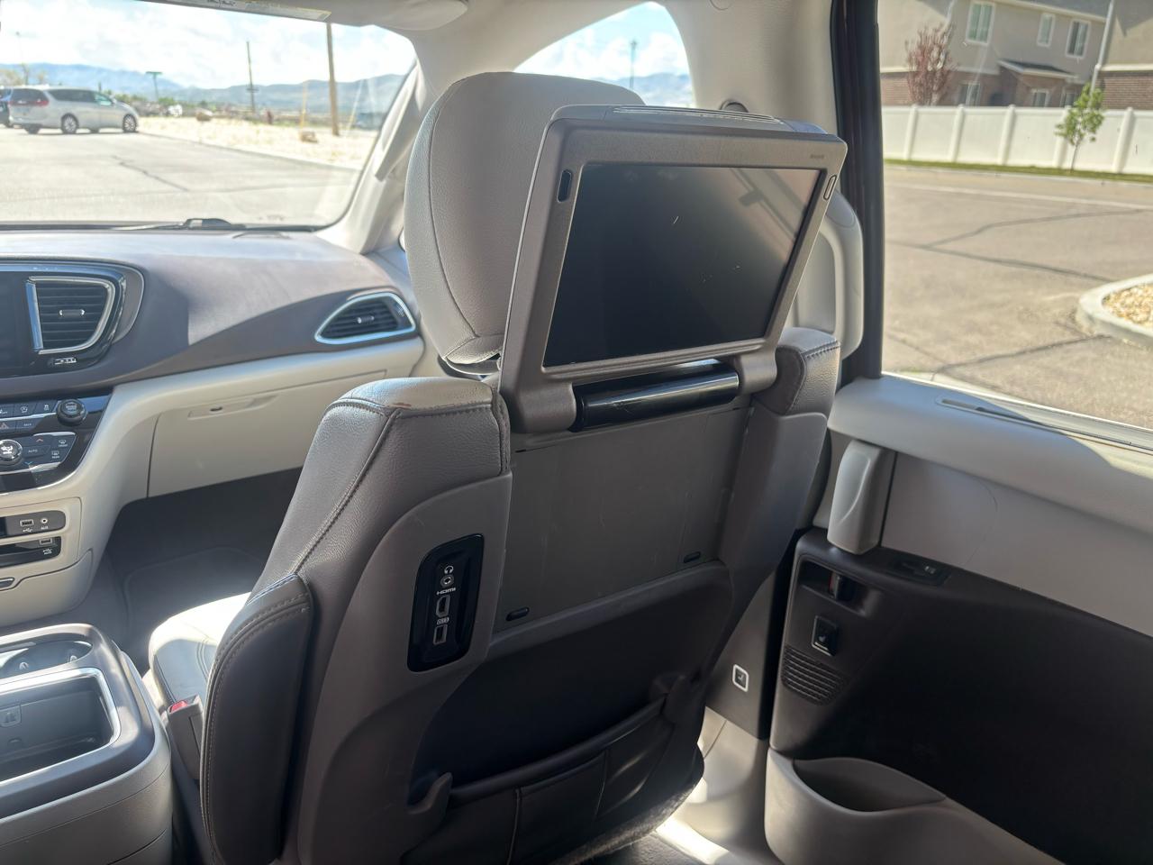 Chrysler Pacifica Touring-L Plus FWD 2017