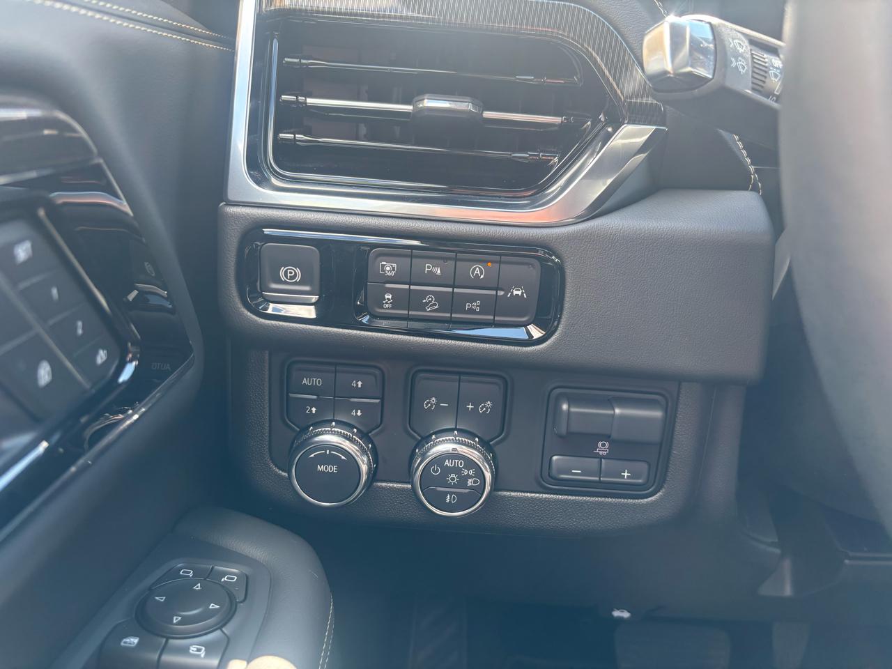 GMC Yukon XL 4WD 4dr Elevation 2025