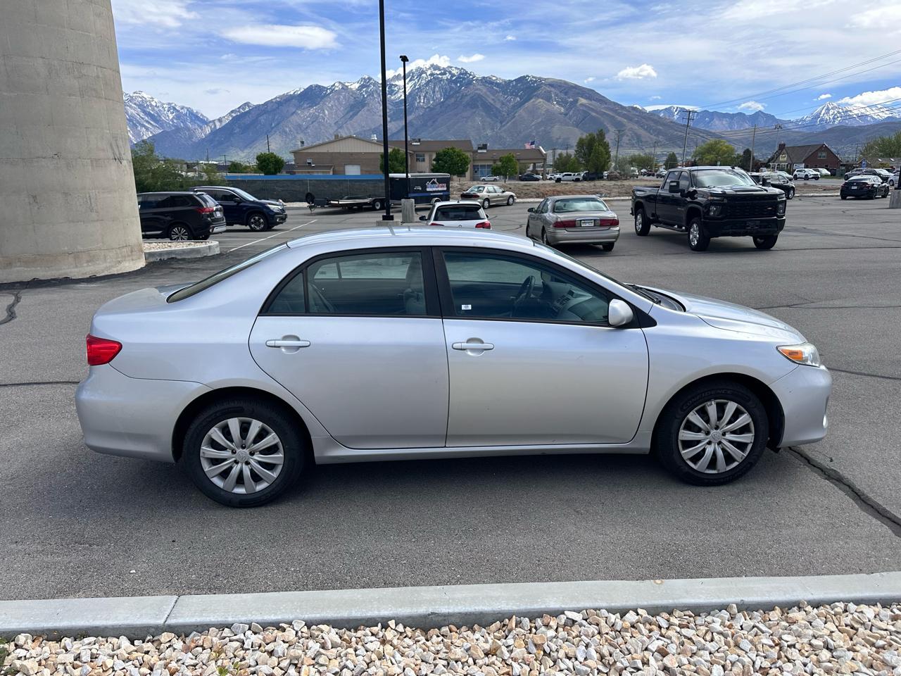 Toyota Corolla 4dr Sdn Auto LE (Natl) 2012