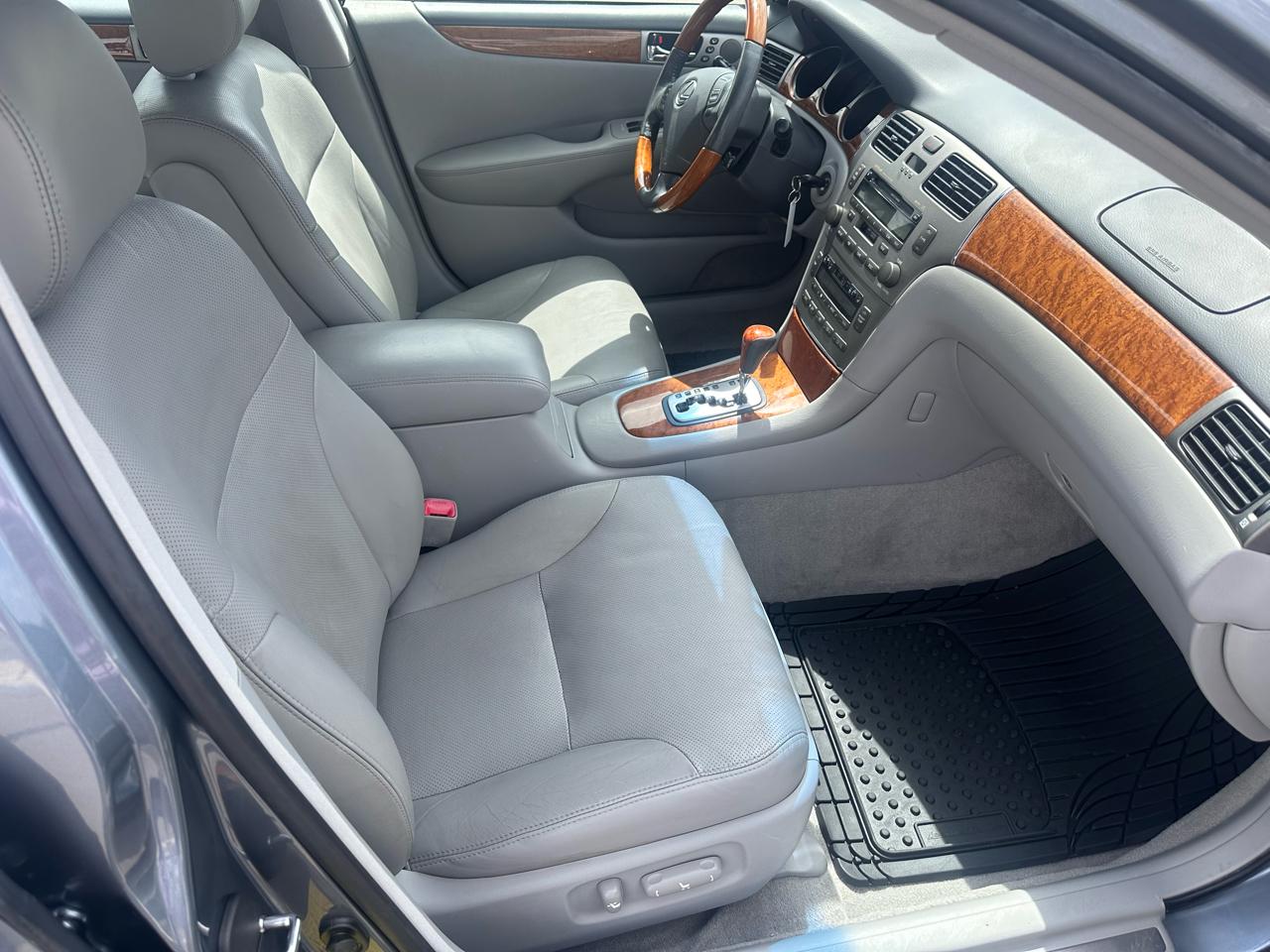 Lexus ES 330 4dr Sdn 2005