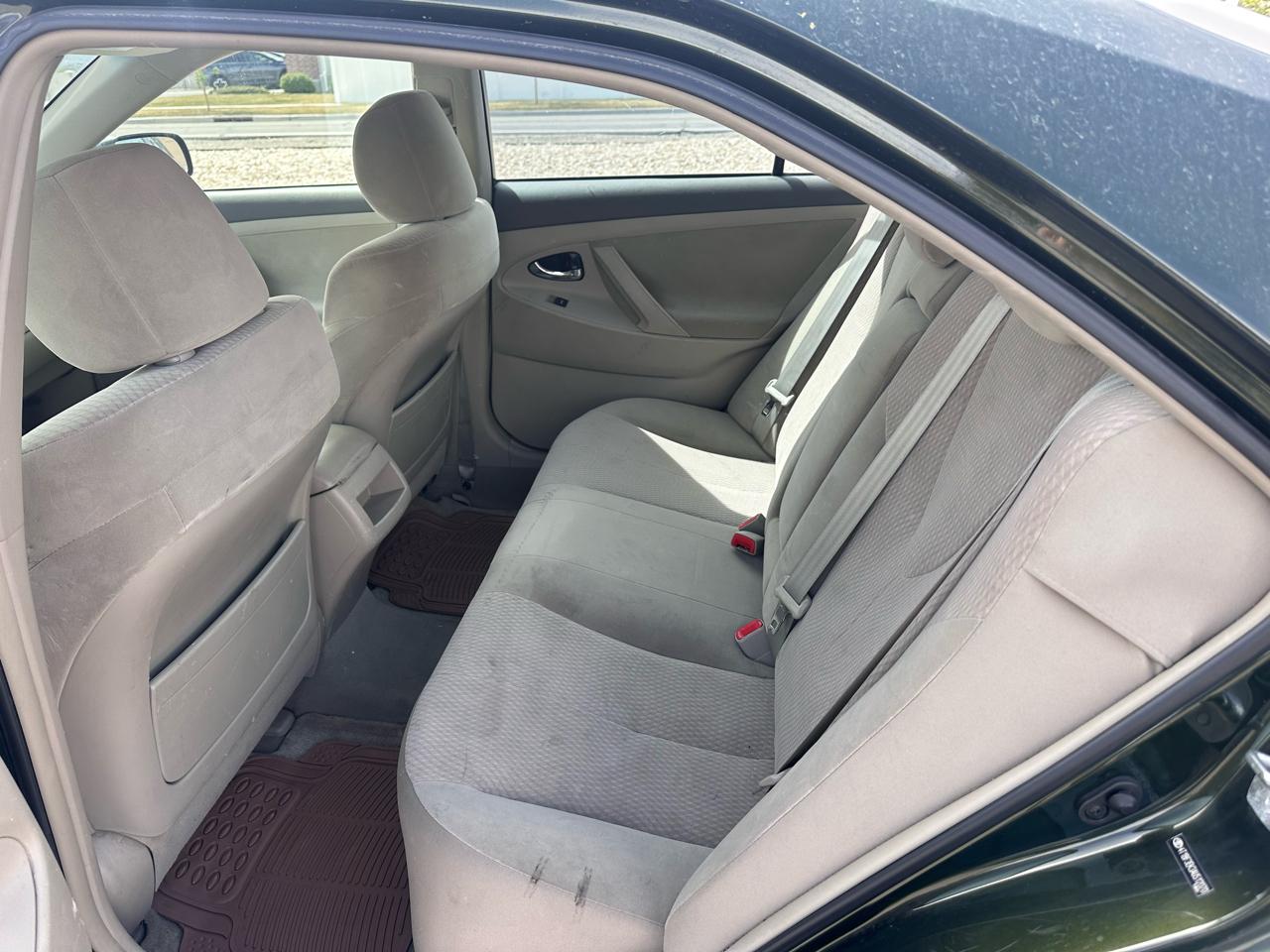 Toyota Camry 4dr Sdn I4 Auto LE (Natl) 2010