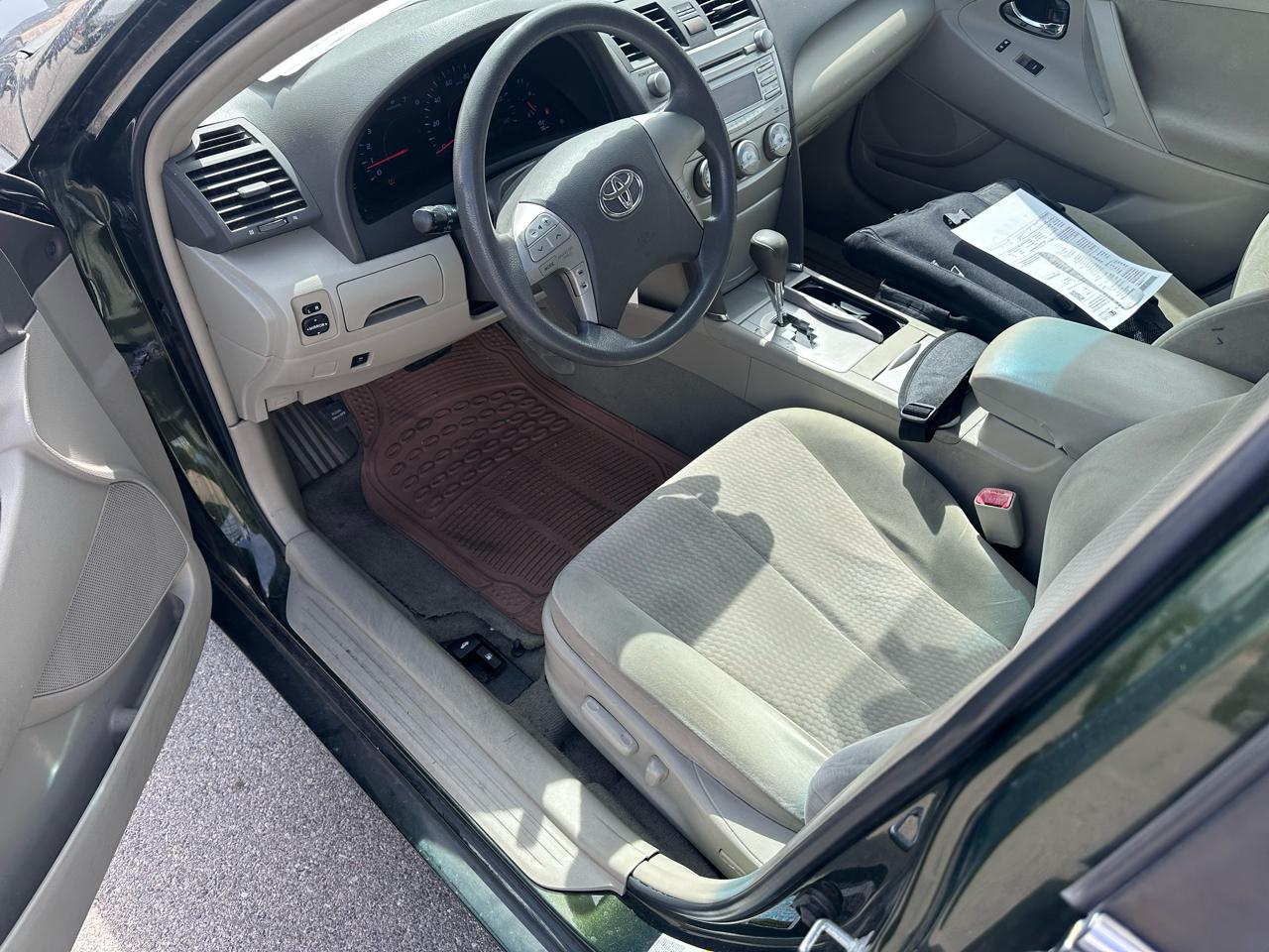 Toyota Camry 4dr Sdn I4 Auto LE (Natl) 2010