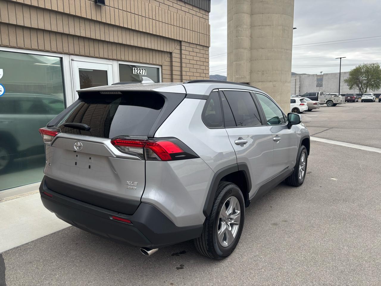 Toyota RAV4 XLE AWD (Natl) 2025