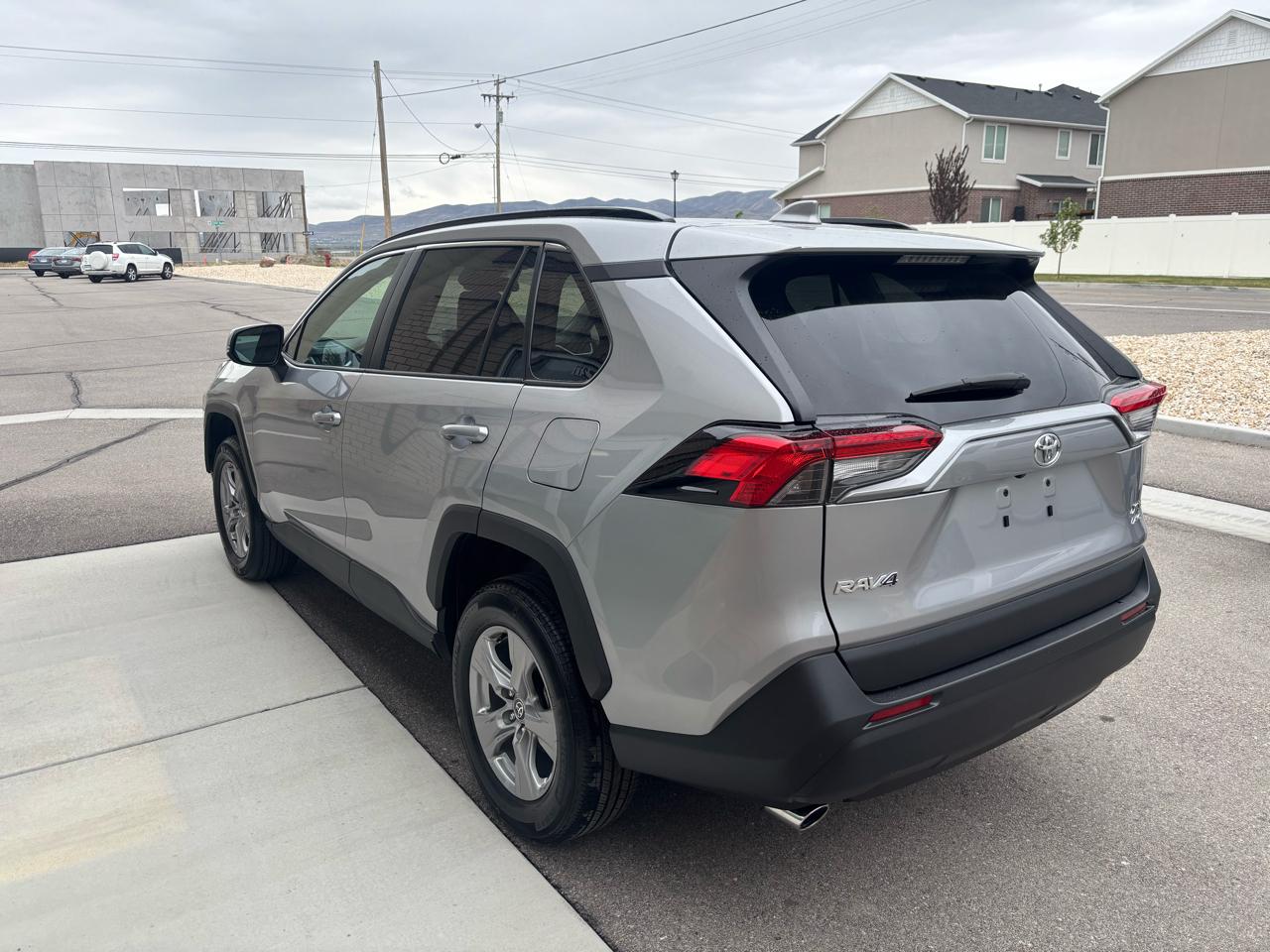 Toyota RAV4 XLE AWD (Natl) 2025