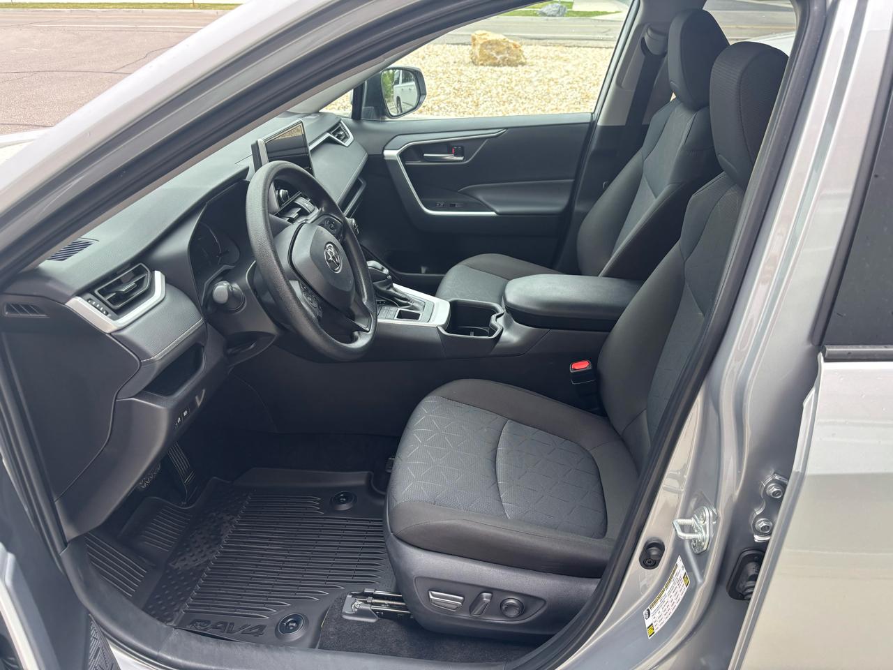Toyota RAV4 XLE AWD (Natl) 2025