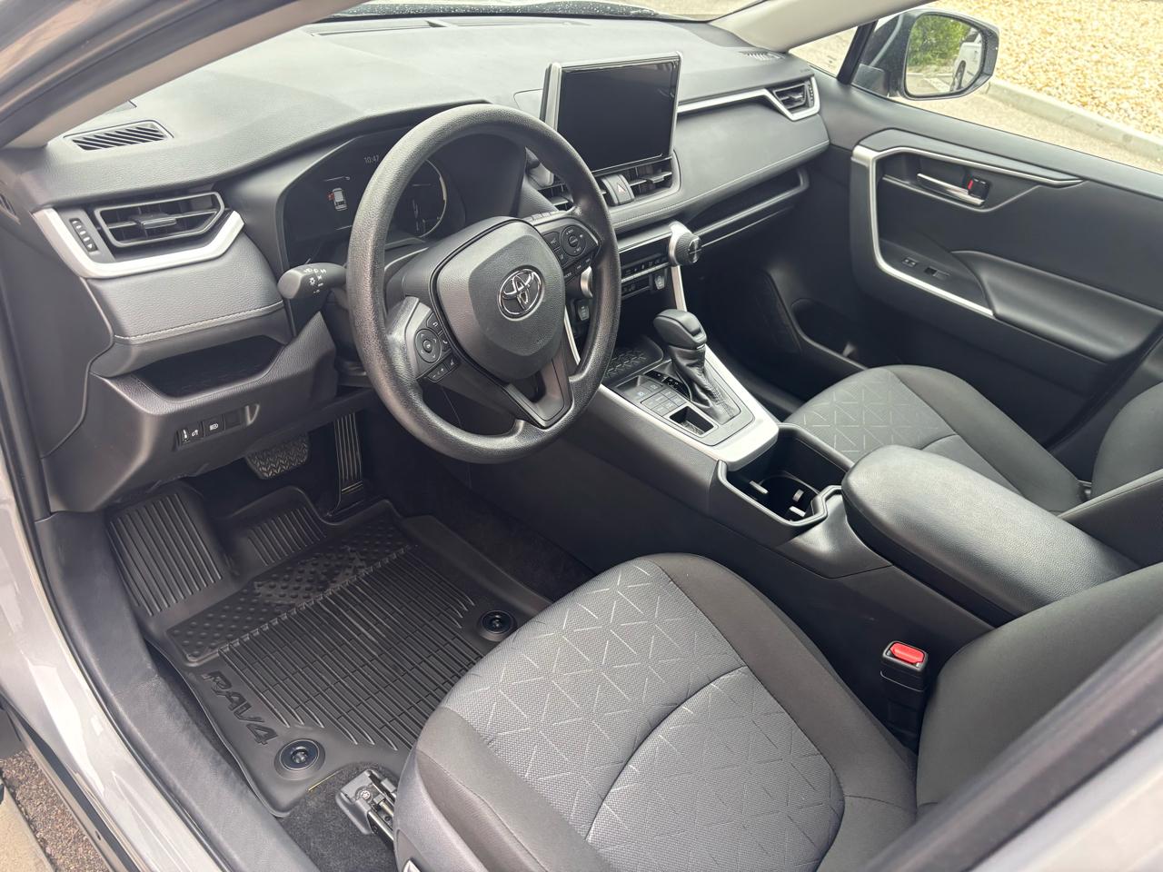 Toyota RAV4 XLE AWD (Natl) 2025