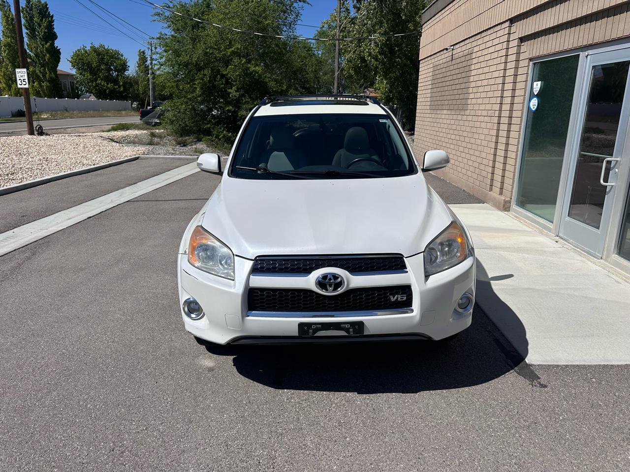 Toyota RAV4 4WD 4dr V6 5-Spd AT Ltd (Natl) 2011