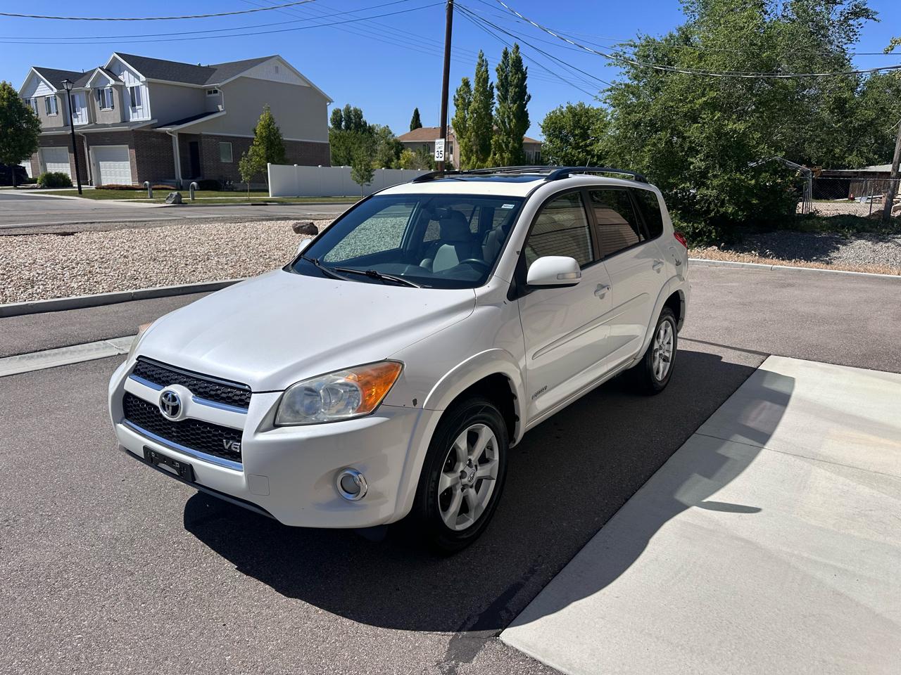 Toyota RAV4 4WD 4dr V6 5-Spd AT Ltd (Natl) 2011