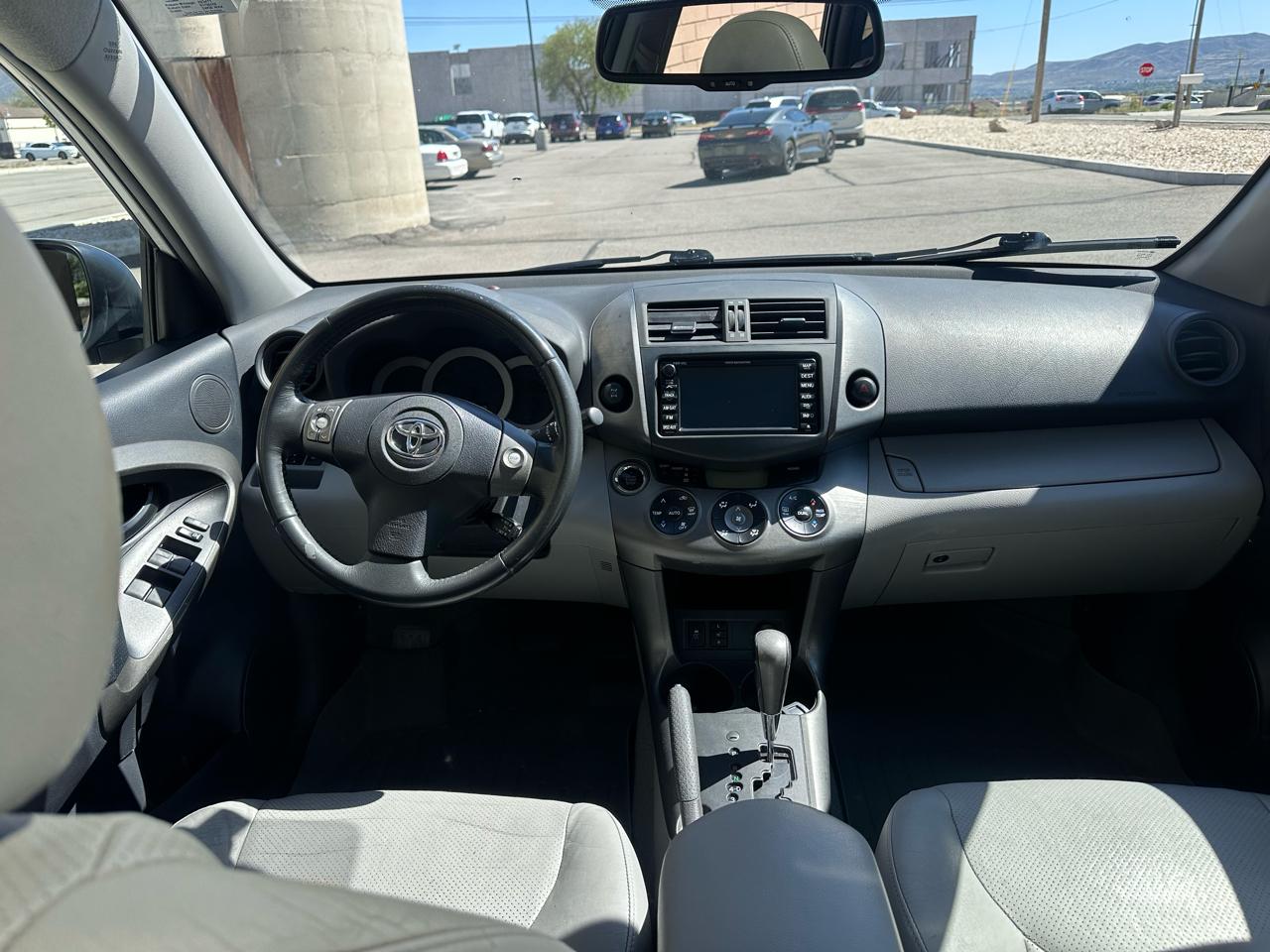 Toyota RAV4 4WD 4dr V6 5-Spd AT Ltd (Natl) 2011