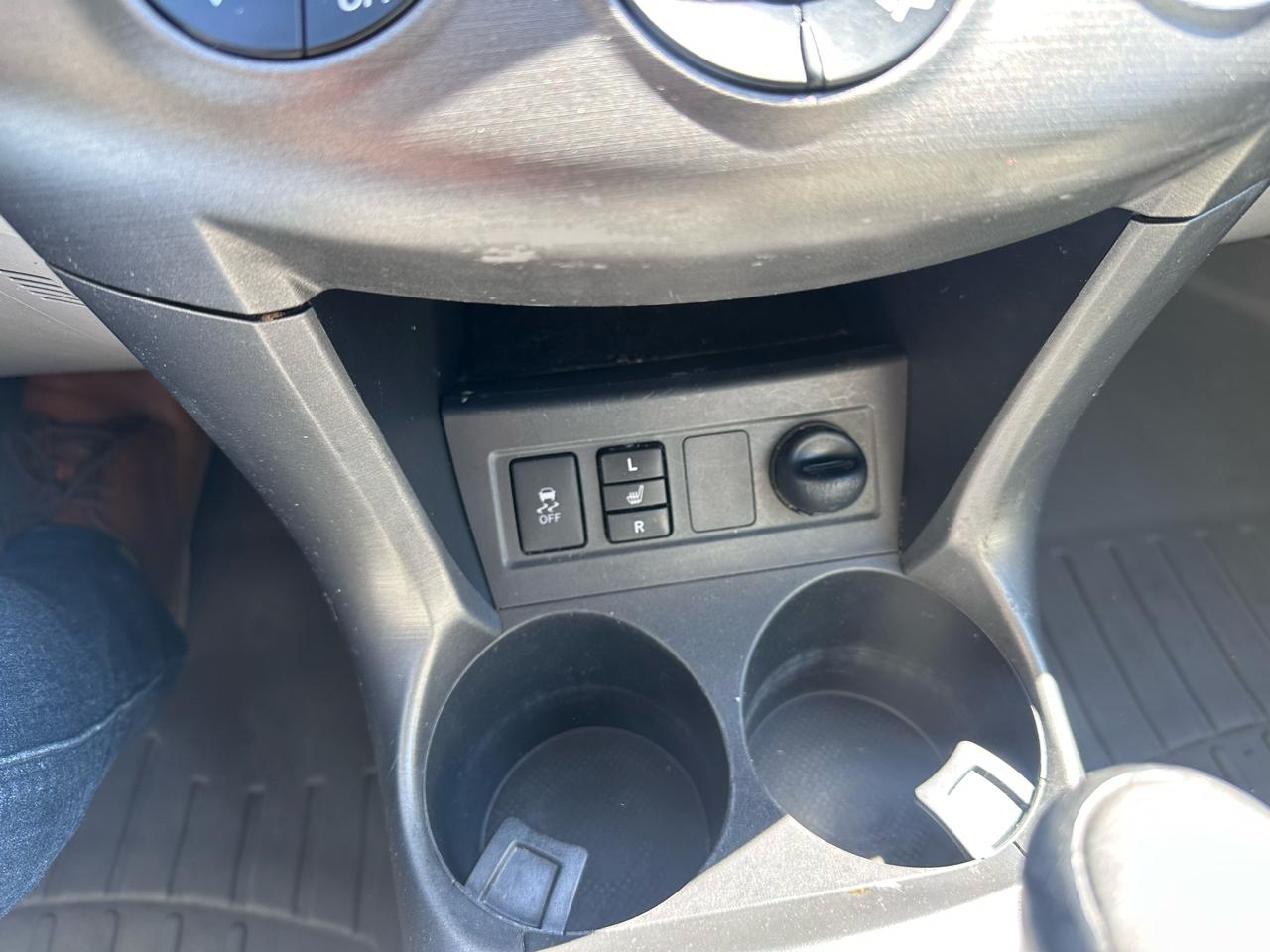 Toyota RAV4 4WD 4dr V6 5-Spd AT Ltd (Natl) 2011
