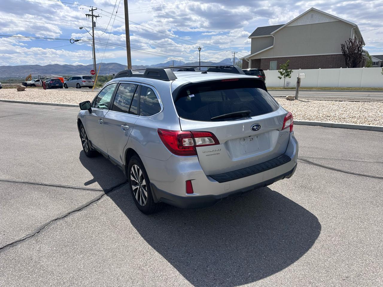Subaru Outback 4dr Wgn 2.5i Limited 2015
