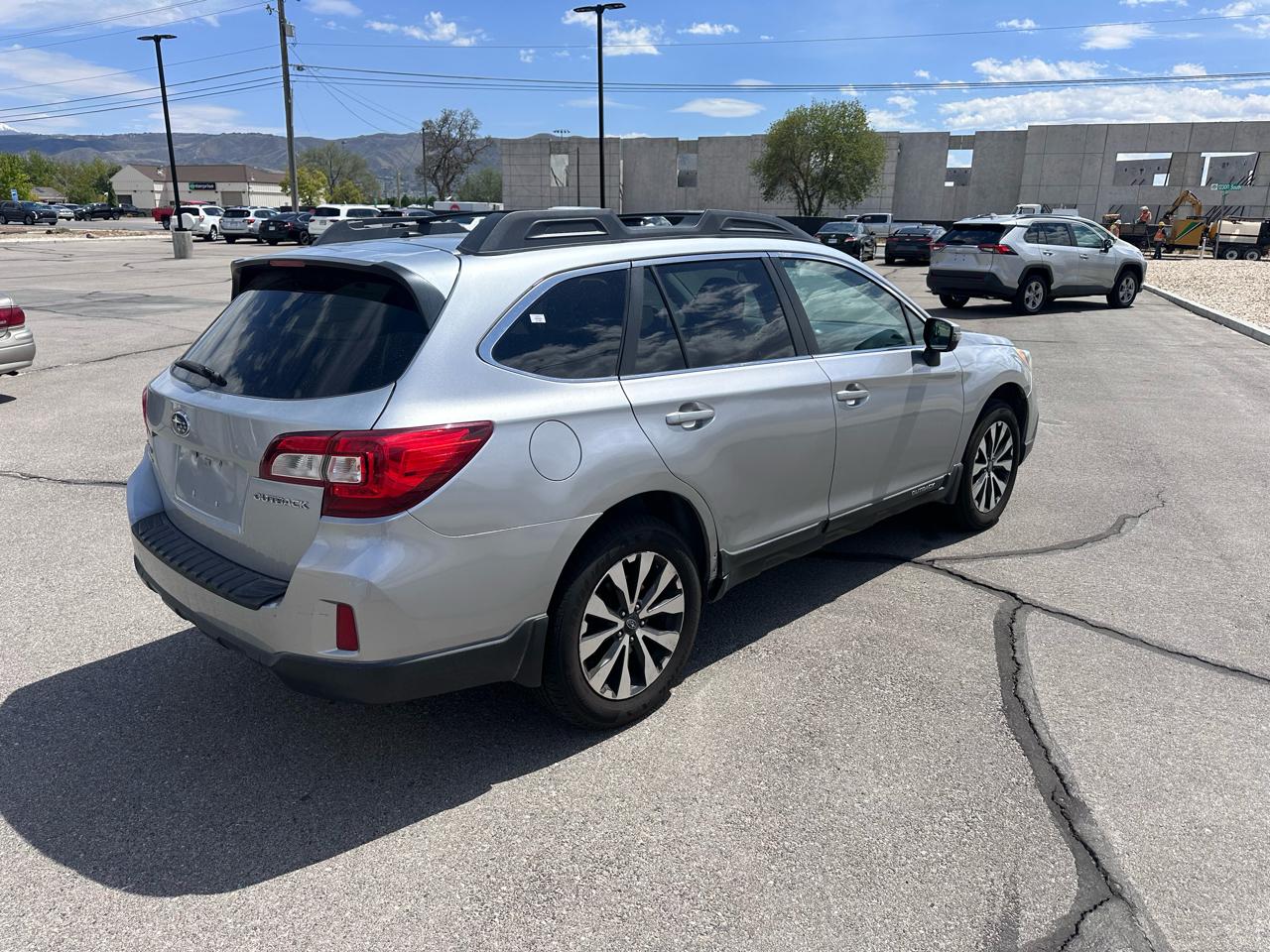 Subaru Outback 4dr Wgn 2.5i Limited 2015