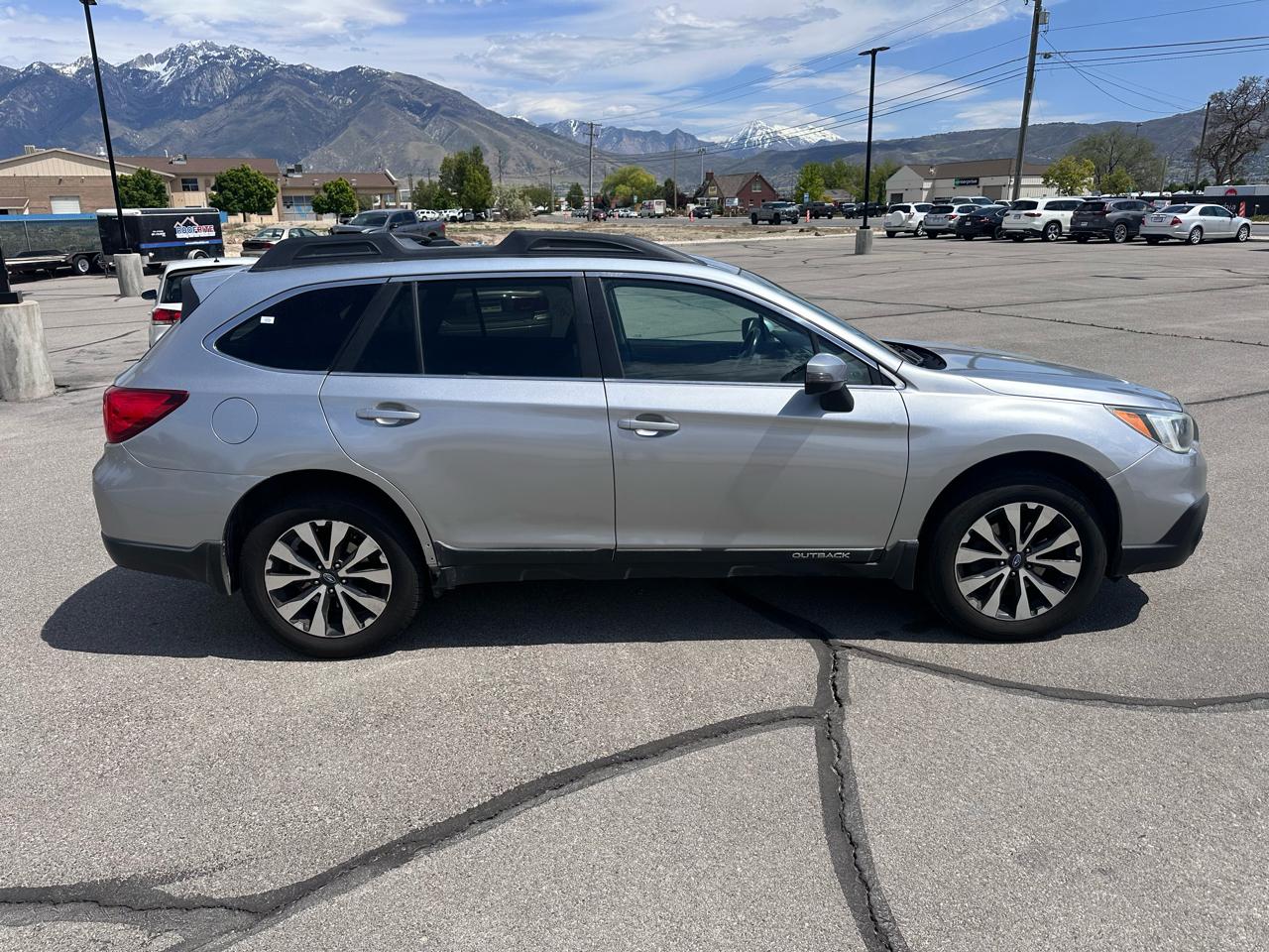 Subaru Outback 4dr Wgn 2.5i Limited 2015