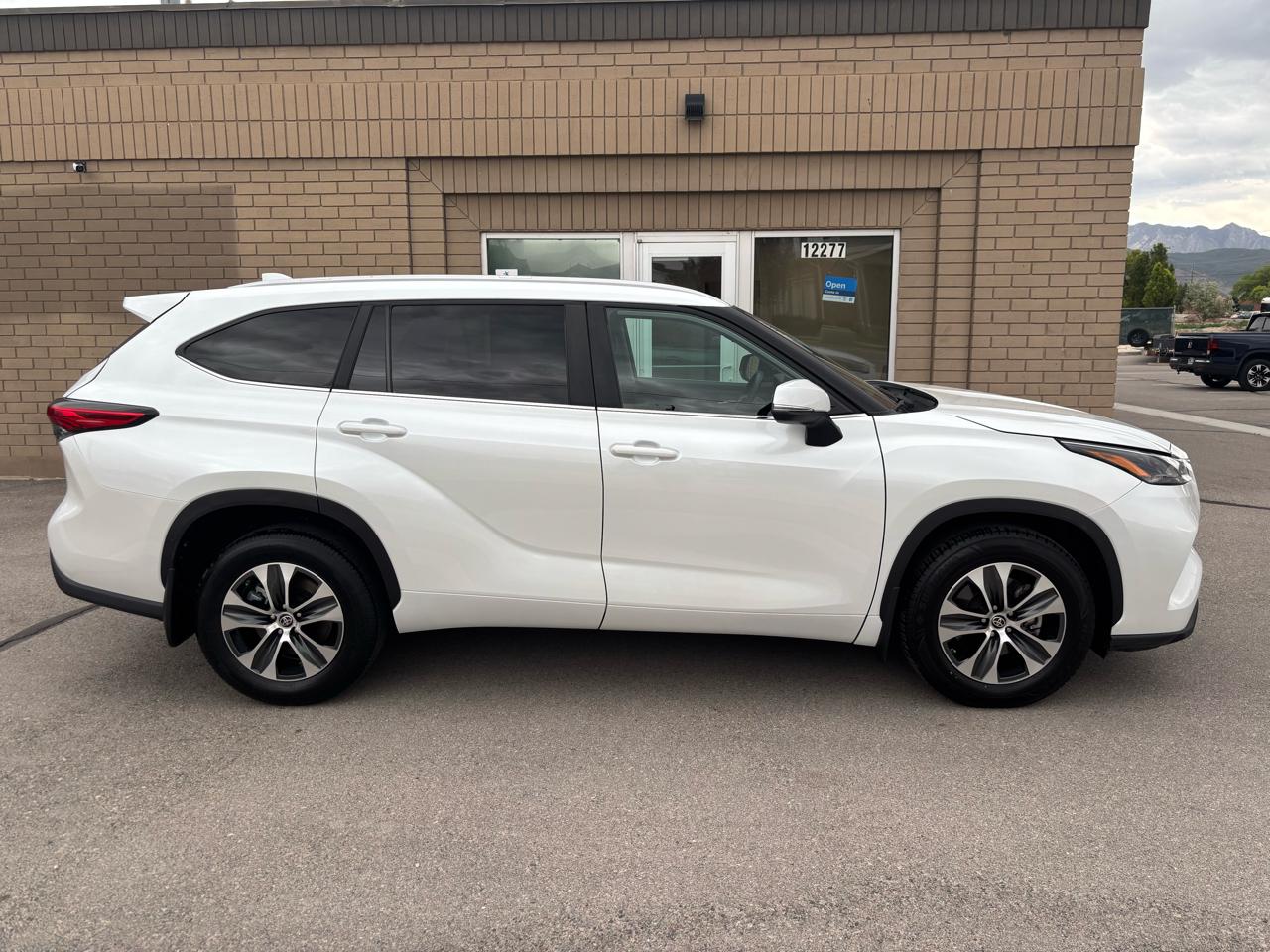 Toyota Highlander XLE AWD (Natl) 2023