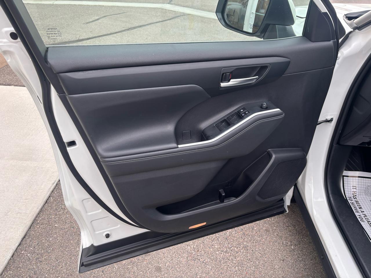 Toyota Highlander XLE AWD (Natl) 2023