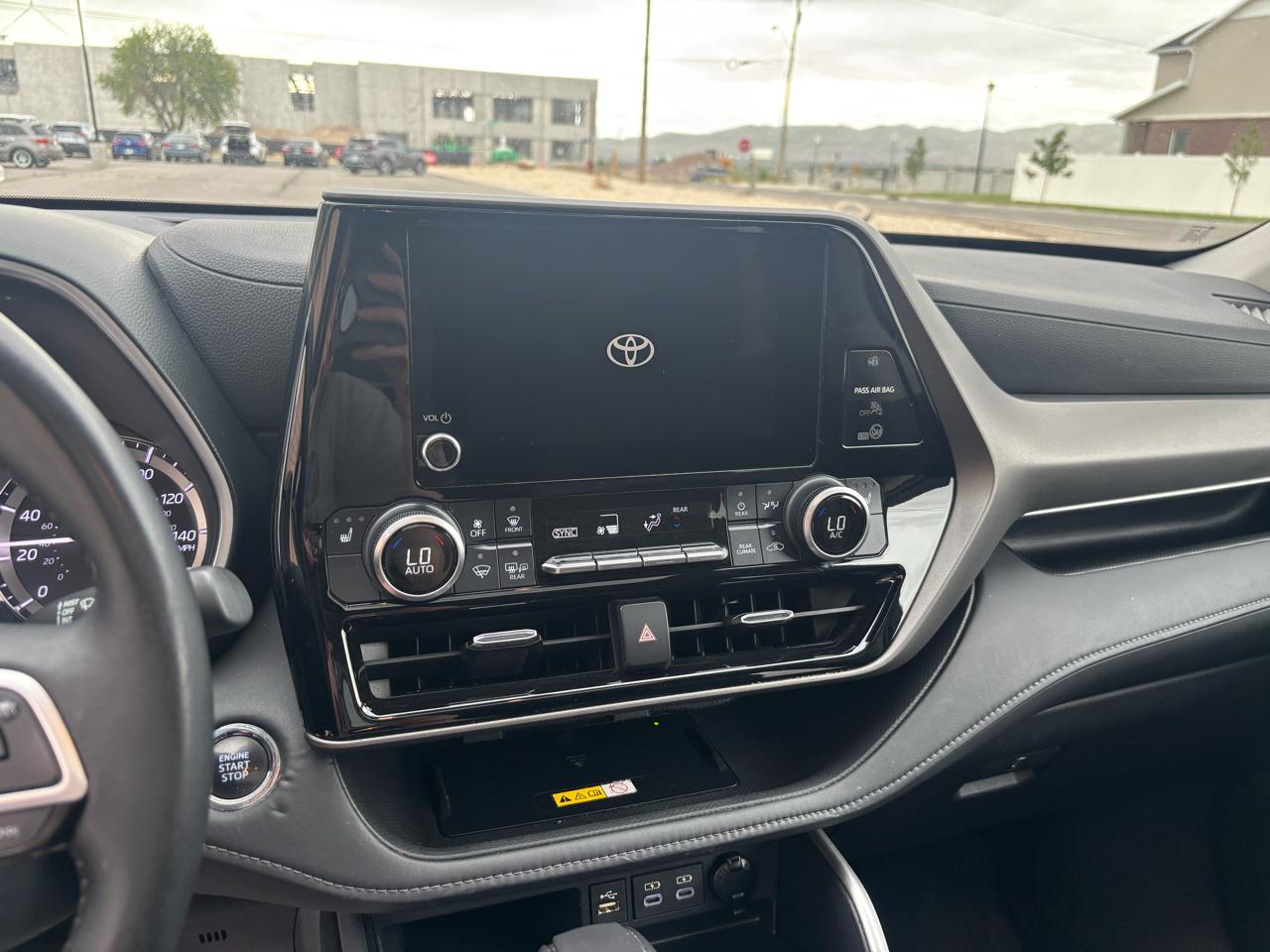 Toyota Highlander XLE AWD (Natl) 2023