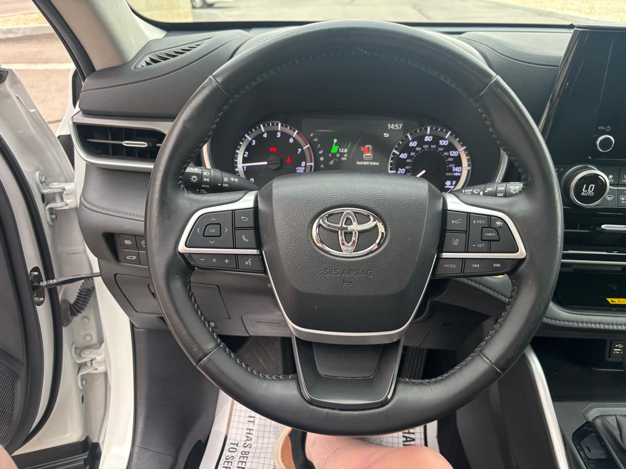 Toyota Highlander XLE AWD (Natl) 2023
