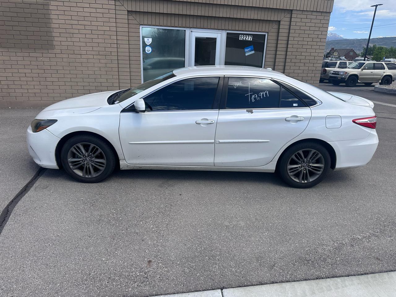 Toyota Camry 4dr Sdn I4 Auto SE (Natl) 2015