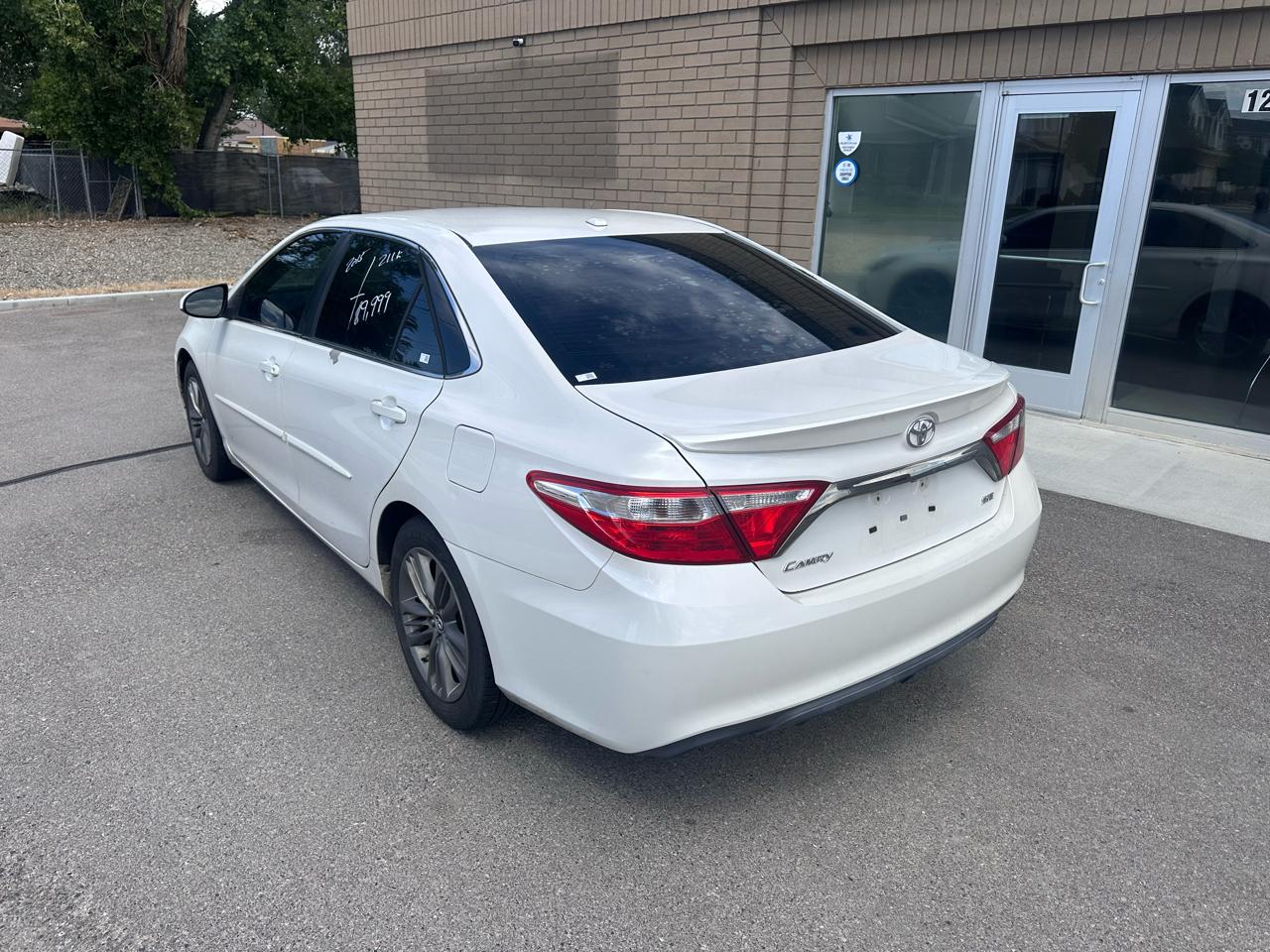 Toyota Camry 4dr Sdn I4 Auto SE (Natl) 2015