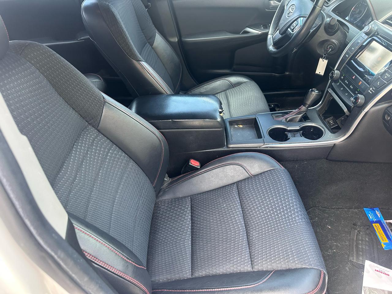 Toyota Camry 4dr Sdn I4 Auto SE (Natl) 2015