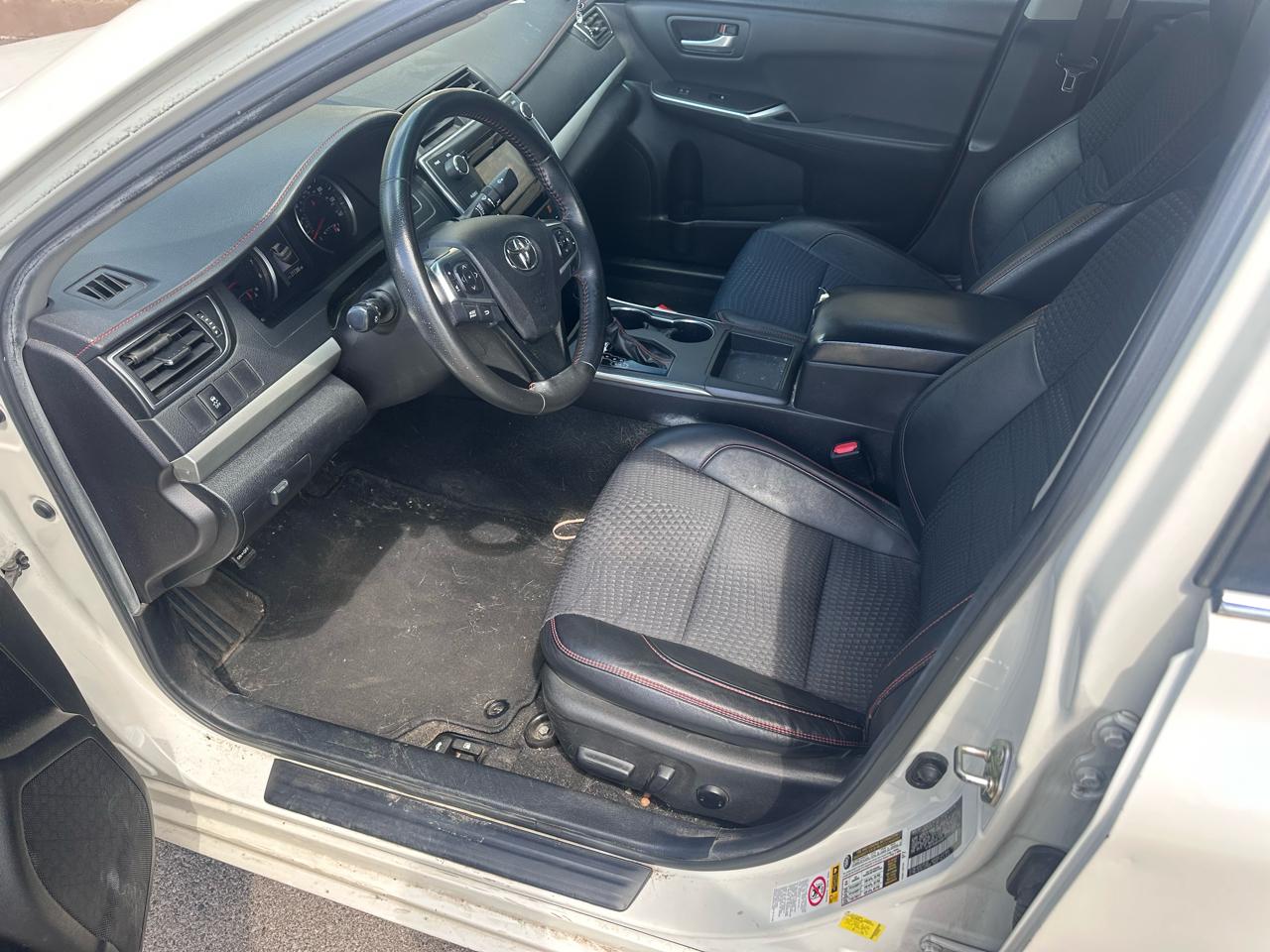 Toyota Camry 4dr Sdn I4 Auto SE (Natl) 2015