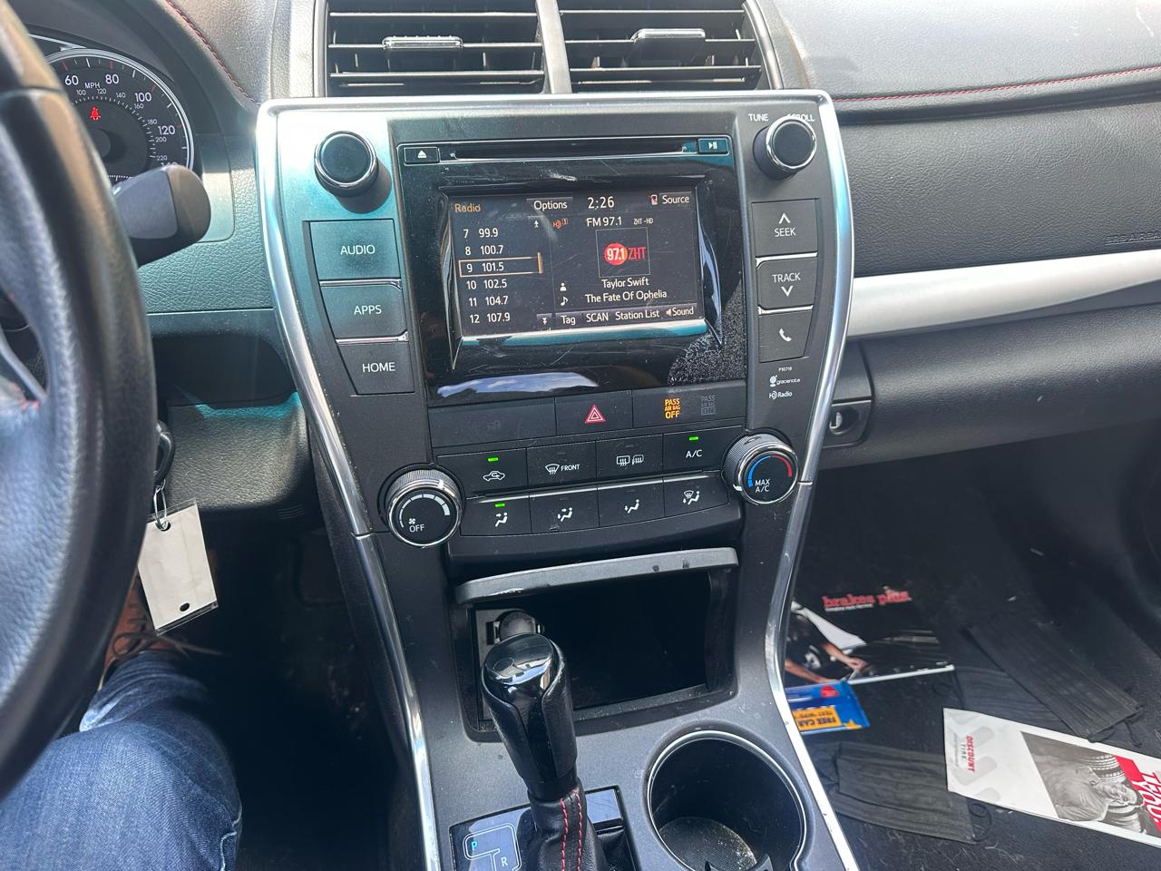 Toyota Camry 4dr Sdn I4 Auto SE (Natl) 2015