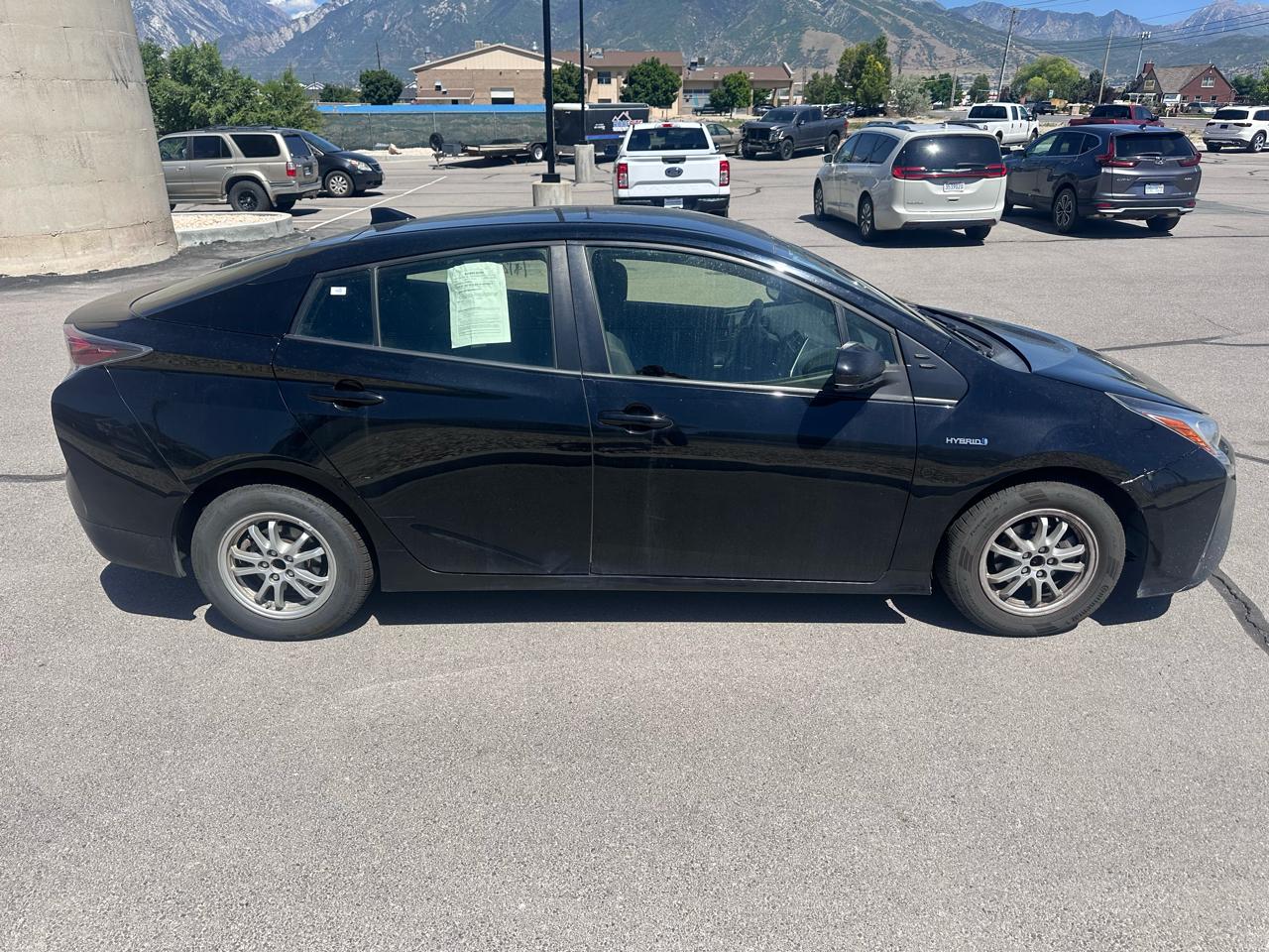Toyota Prius Two (Natl) 2017