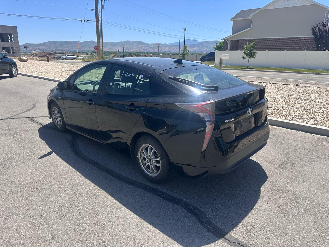 Toyota Prius Two (Natl) 2017