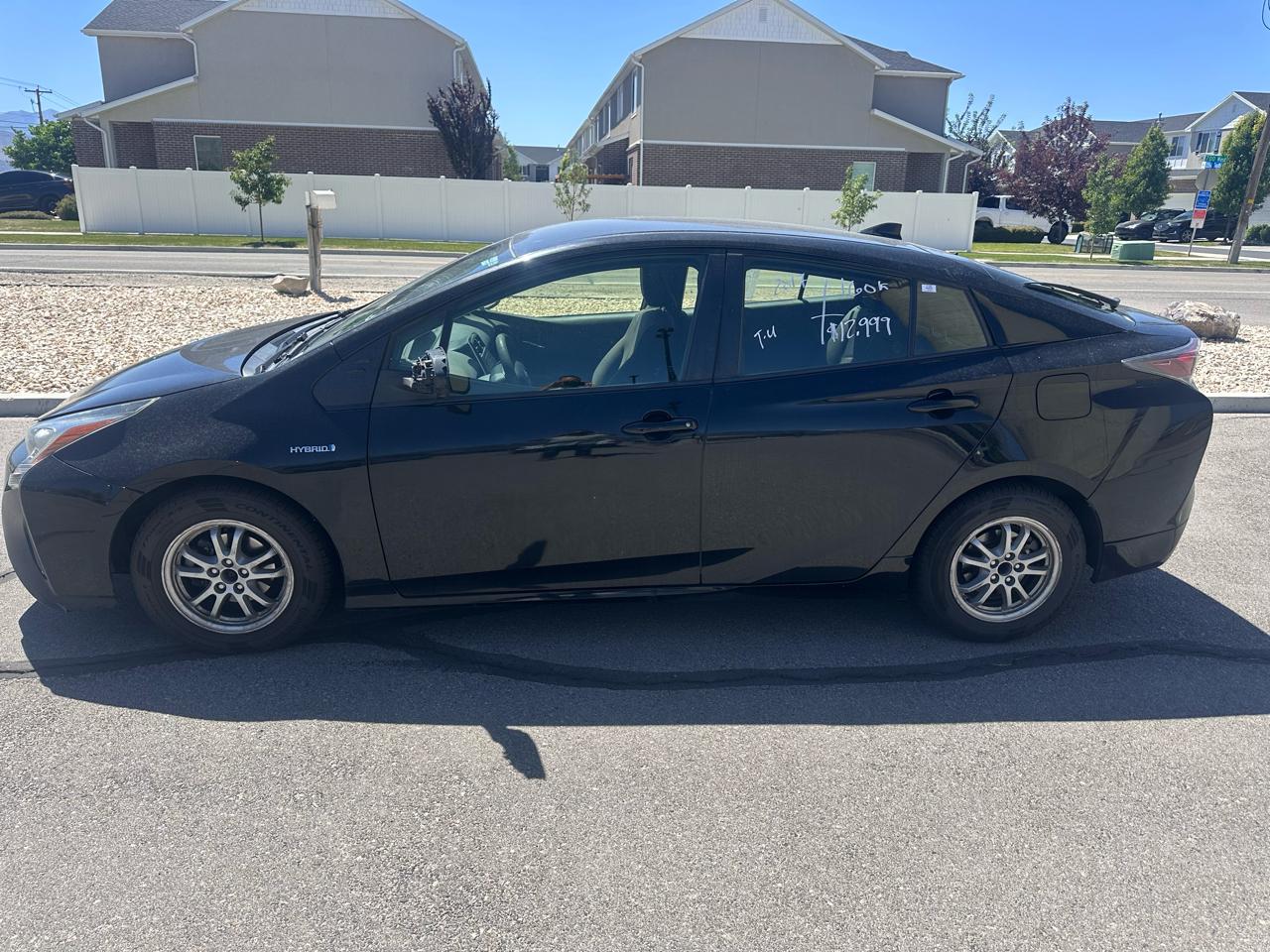Toyota Prius Two (Natl) 2017