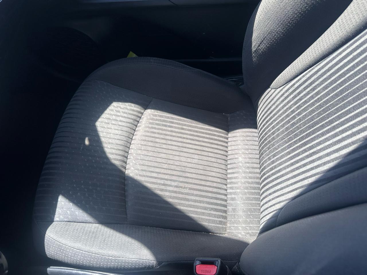 Toyota Prius Two (Natl) 2017