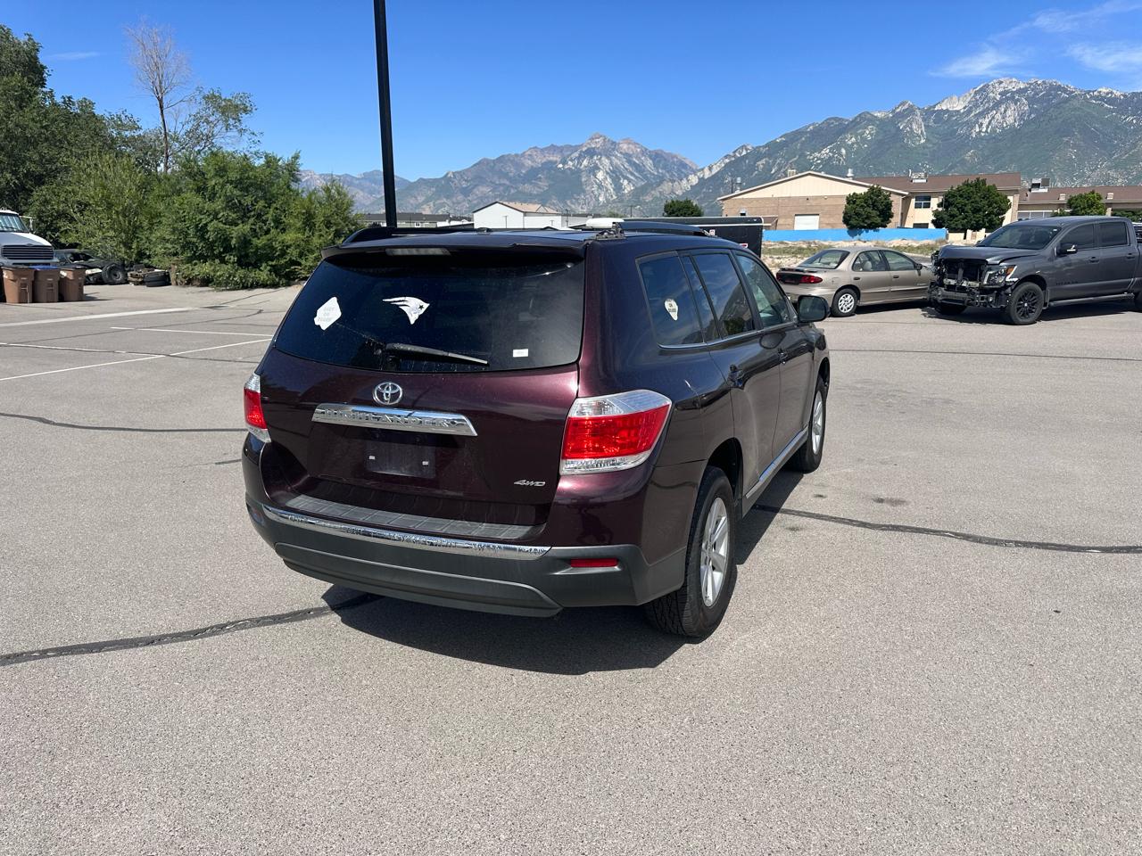 Toyota Highlander 4WD 4dr V6 (Natl) 2012