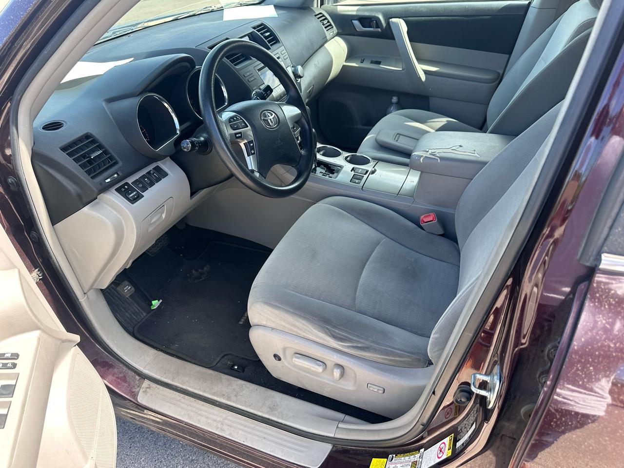Toyota Highlander 4WD 4dr V6 (Natl) 2012