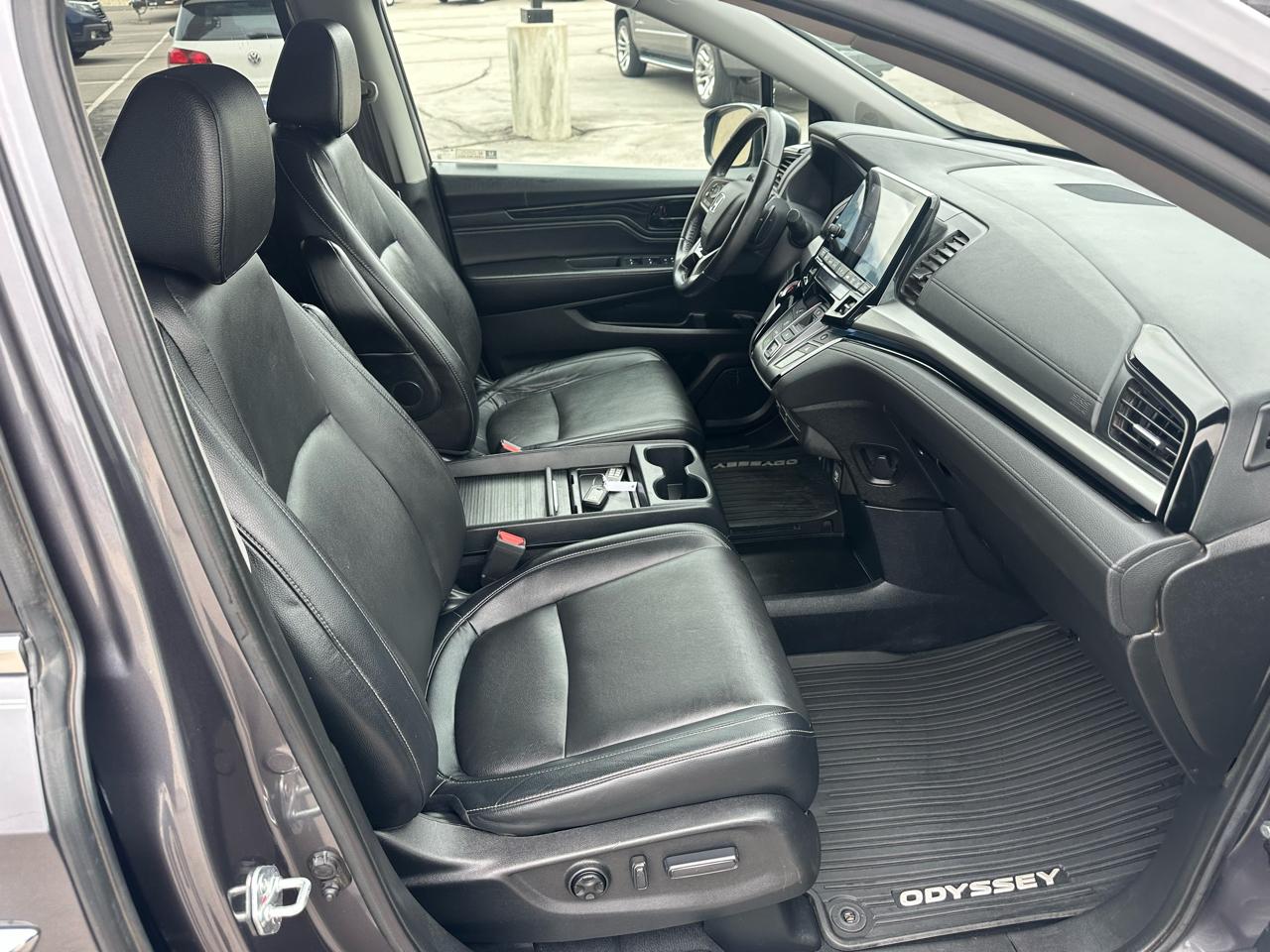 Honda Odyssey Touring Auto 2023